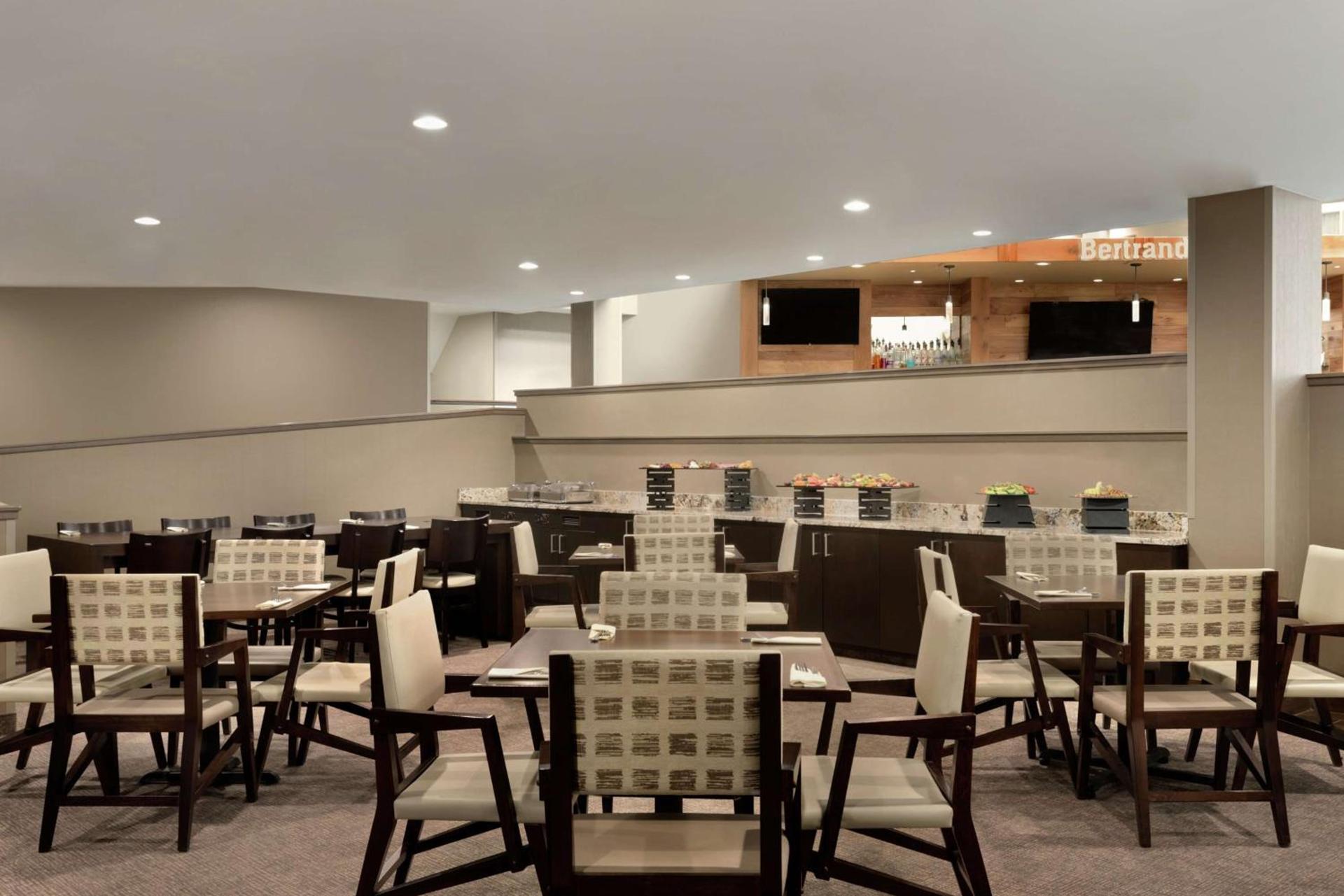 Embassy Suites by Hilton Milwaukee Brookfield photo 32