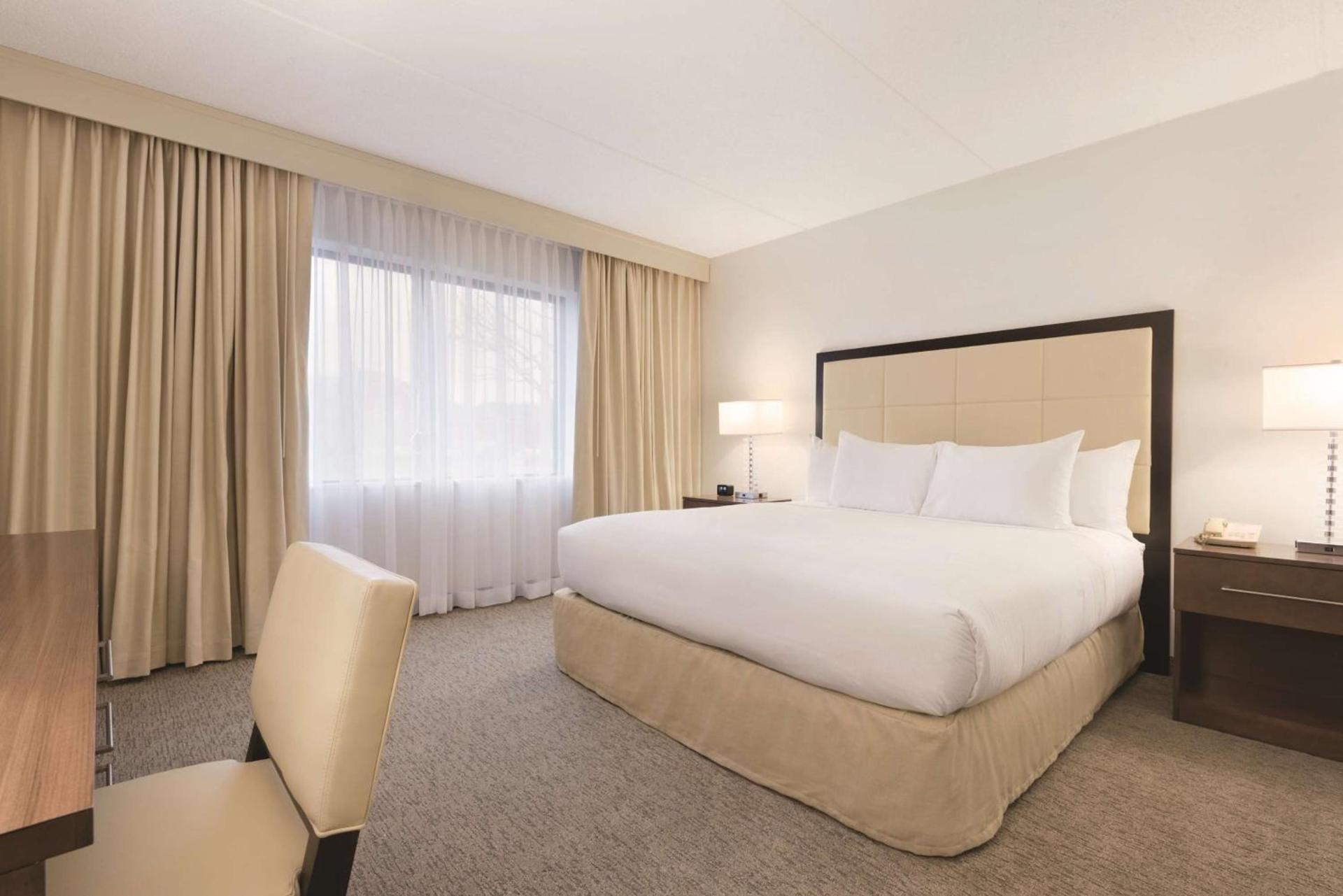 Embassy Suites by Hilton Milwaukee Brookfield photo 43