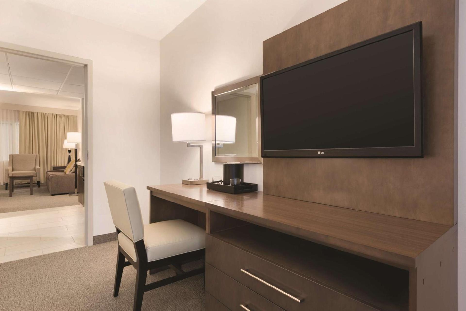 Embassy Suites by Hilton Milwaukee Brookfield photo 46