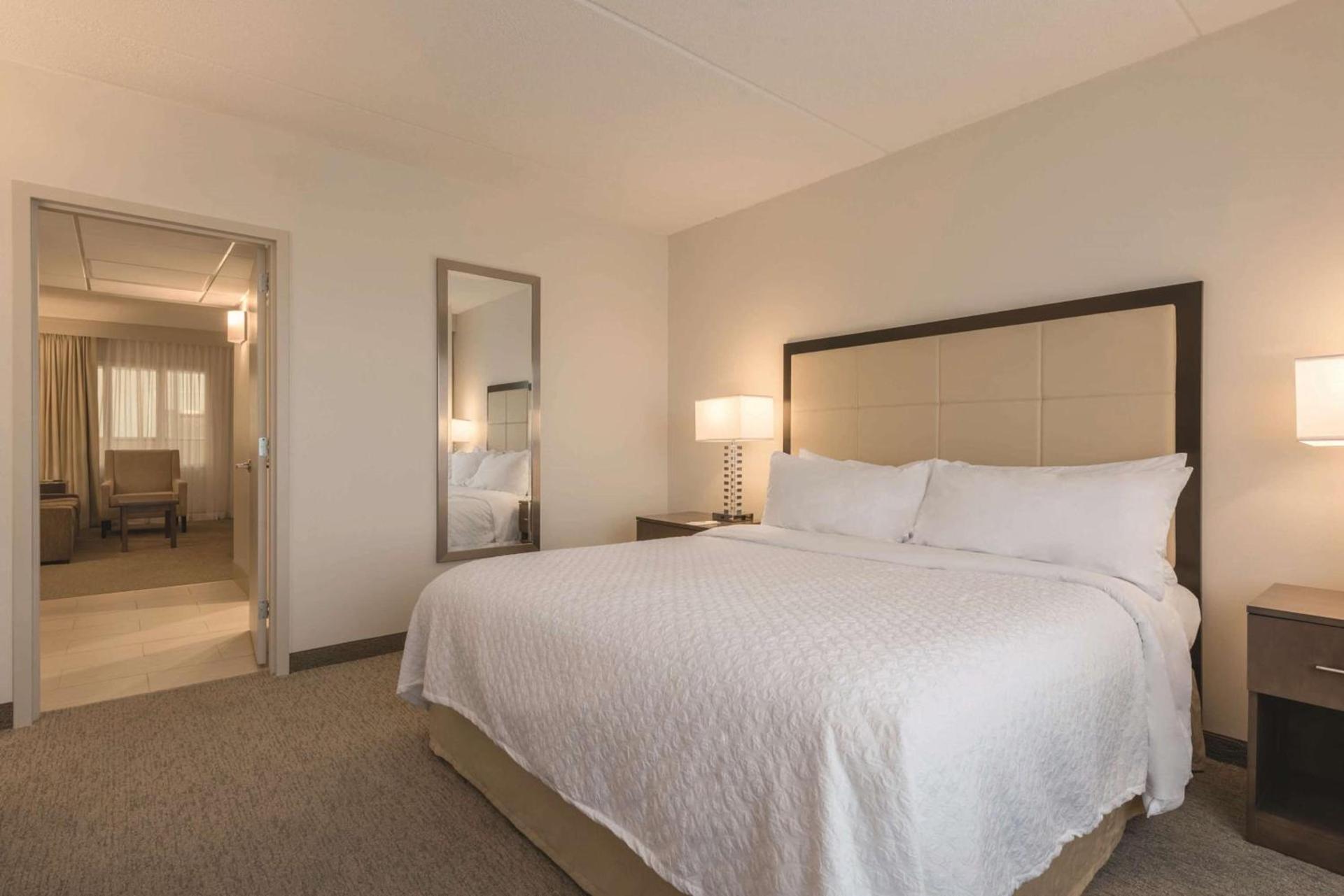Embassy Suites by Hilton Milwaukee Brookfield photo 47