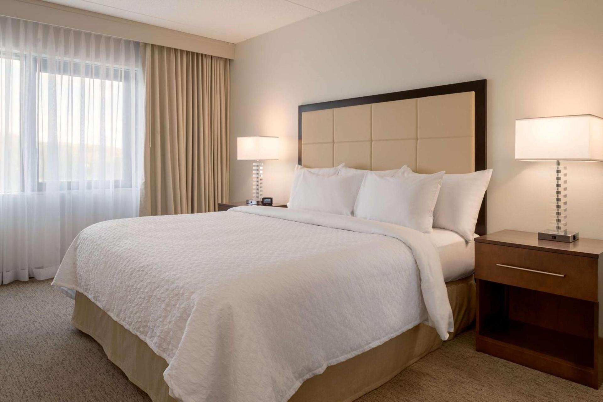 Embassy Suites by Hilton Milwaukee Brookfield photo 51