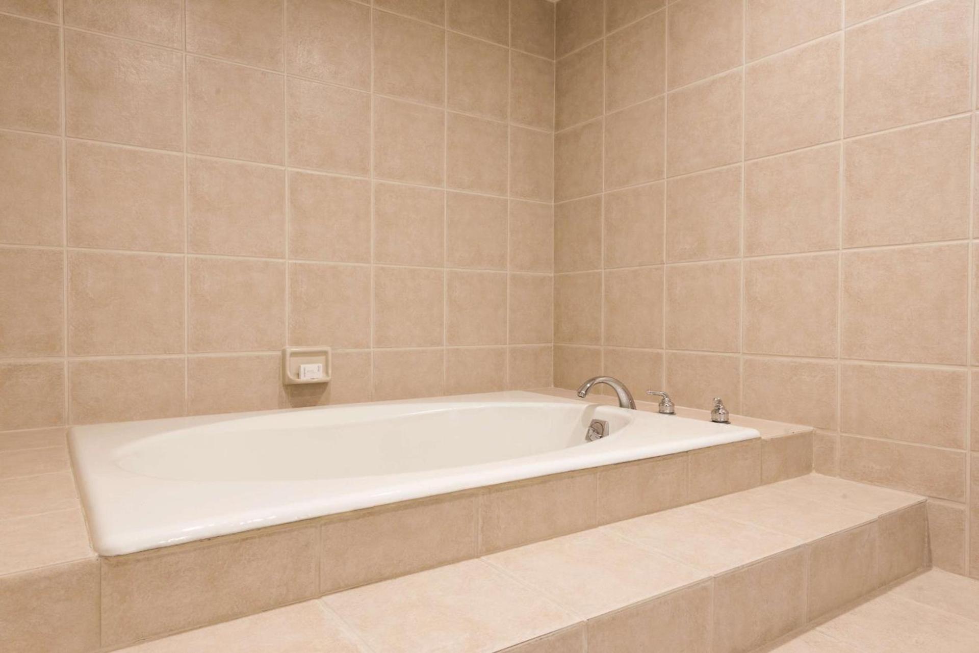 Embassy Suites by Hilton Milwaukee Brookfield photo 54