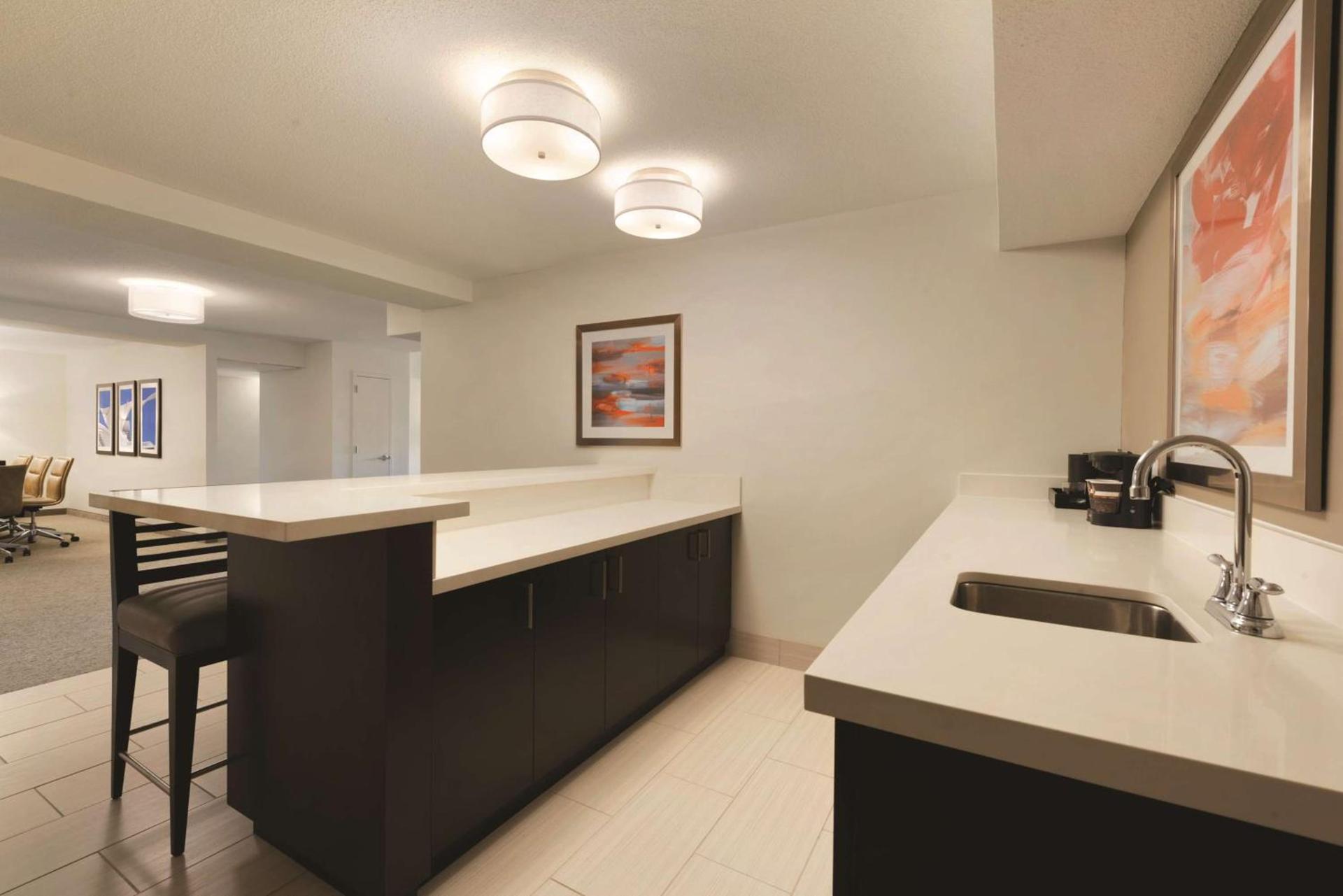 Embassy Suites by Hilton Milwaukee Brookfield photo 60