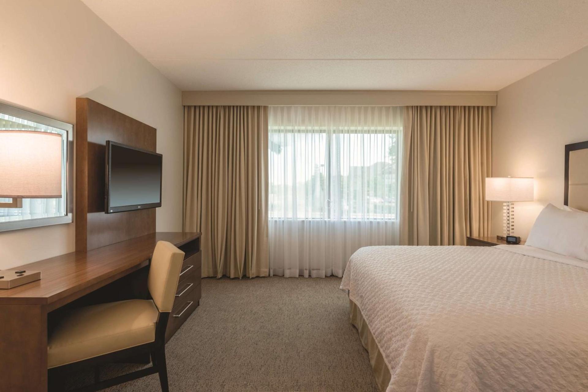 Embassy Suites by Hilton Milwaukee Brookfield photo 59