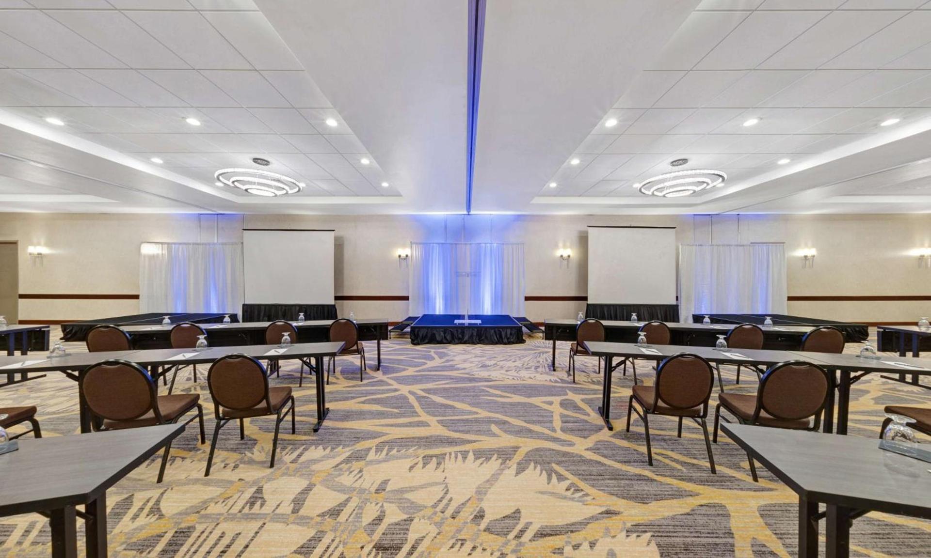 Embassy Suites by Hilton Milwaukee Brookfield photo 62