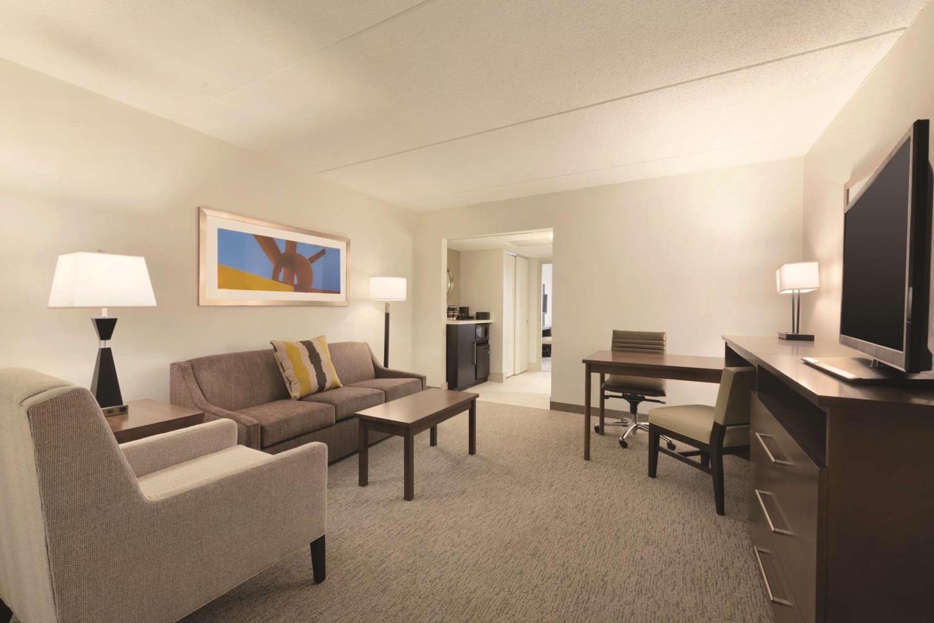 Embassy Suites by Hilton Milwaukee Brookfield photo 61