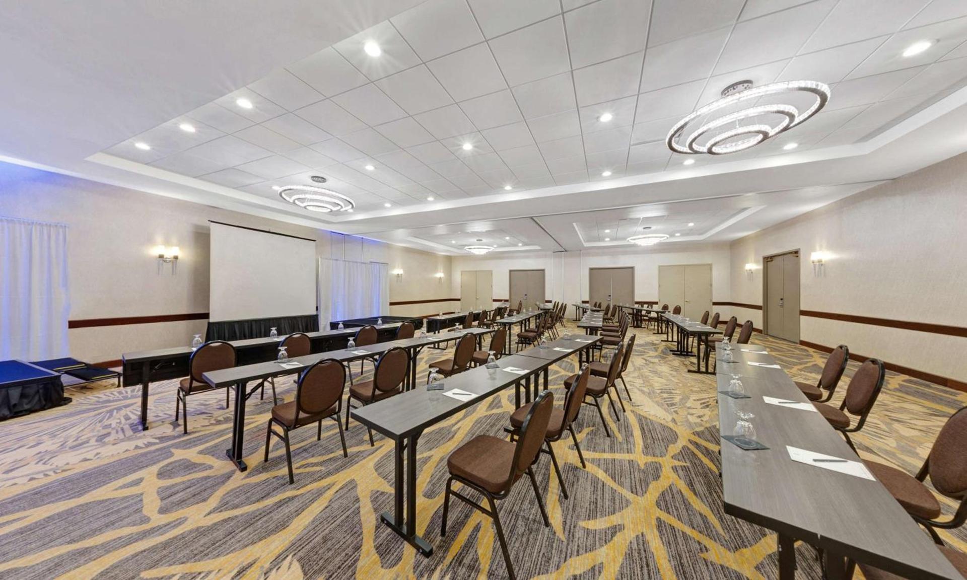Embassy Suites by Hilton Milwaukee Brookfield photo 63