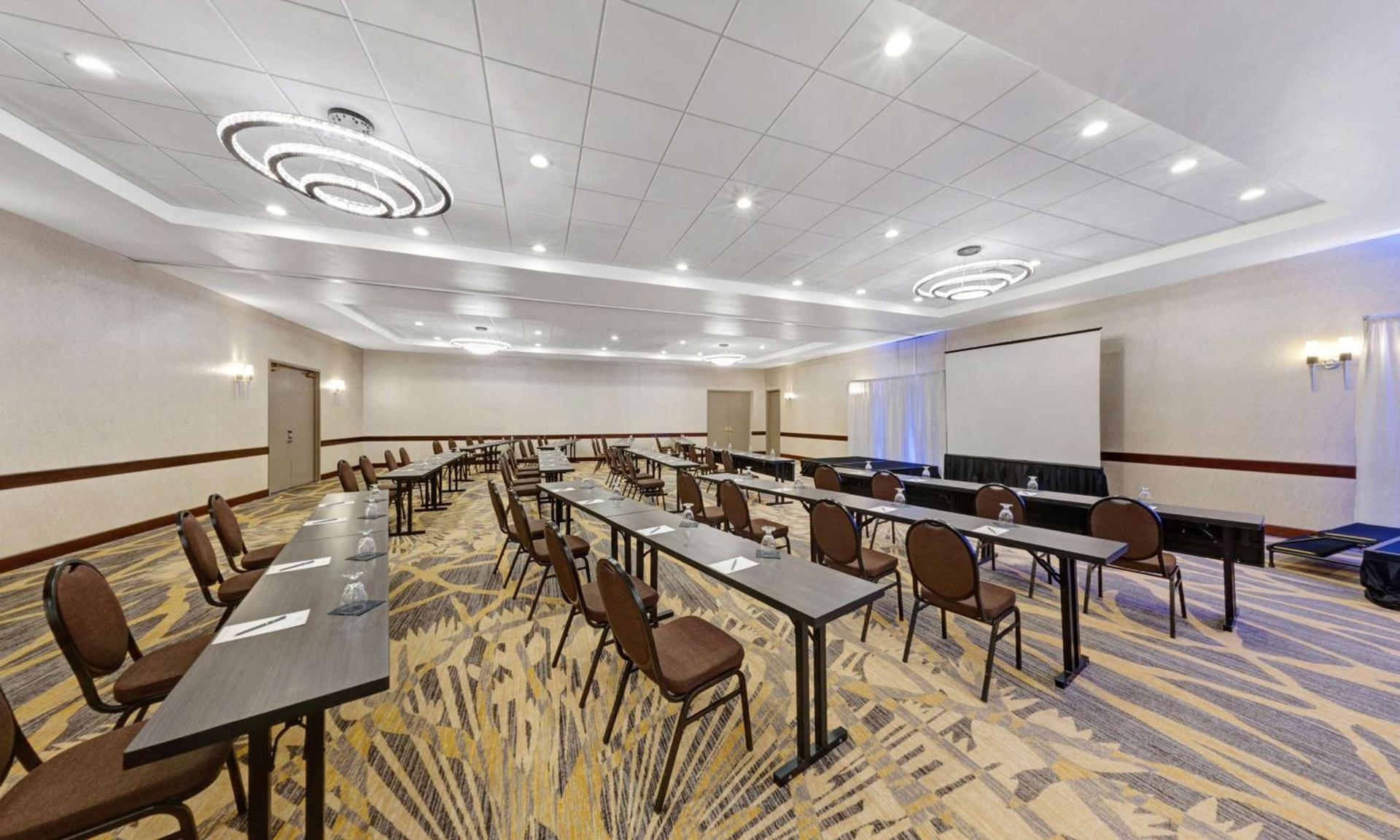 Embassy Suites by Hilton Milwaukee Brookfield photo 65