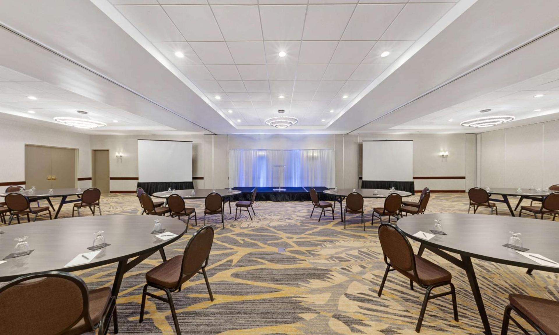 Embassy Suites by Hilton Milwaukee Brookfield photo 67