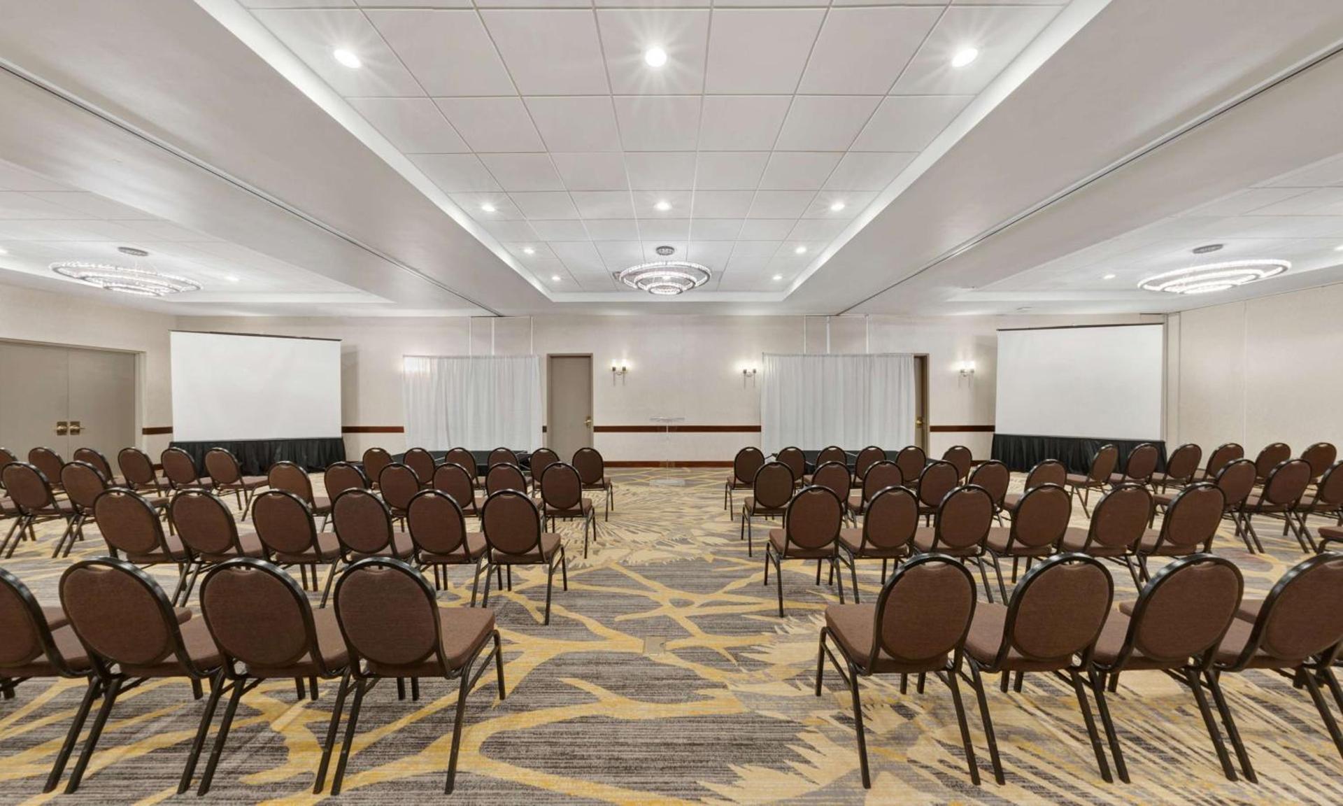 Embassy Suites by Hilton Milwaukee Brookfield photo 68