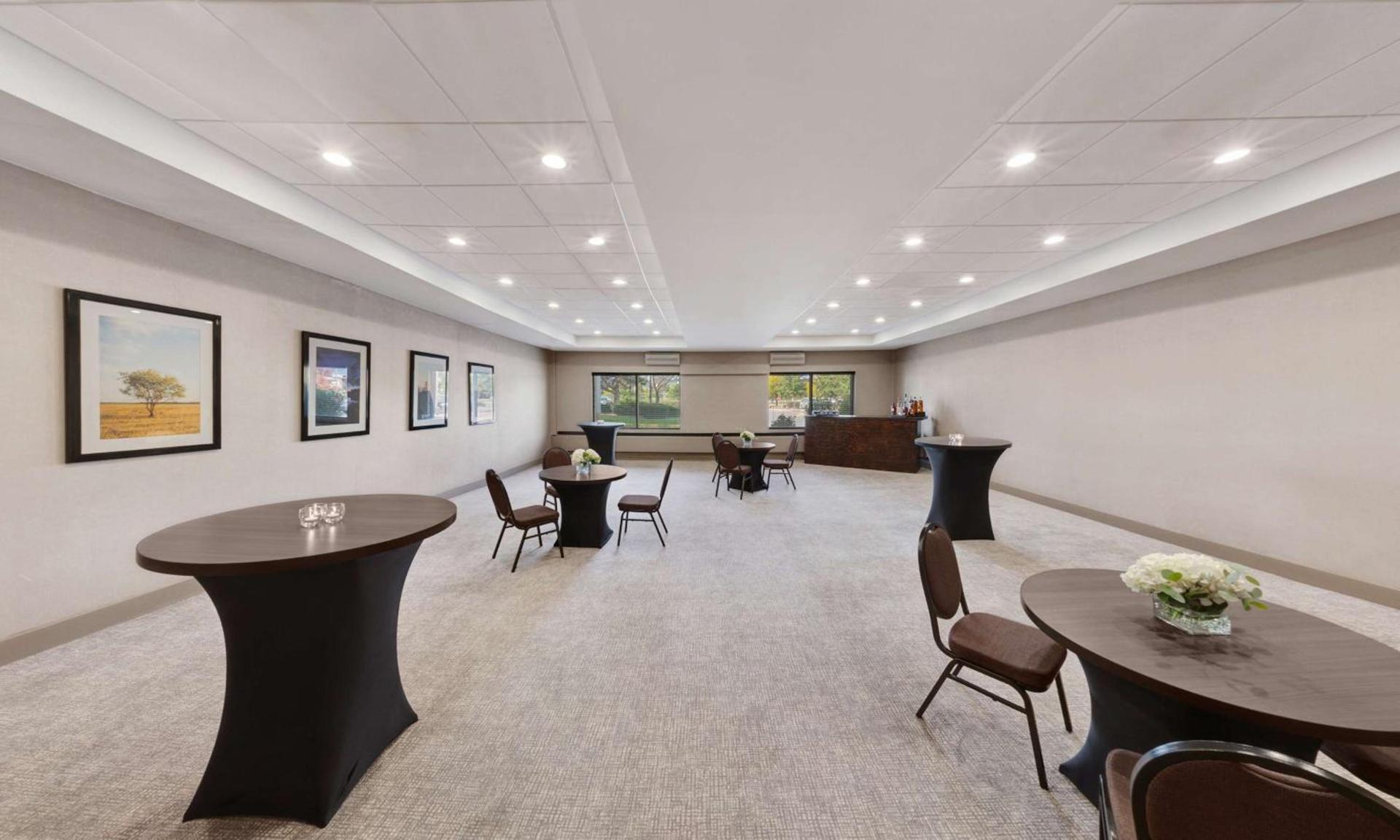 Embassy Suites by Hilton Milwaukee Brookfield photo 71