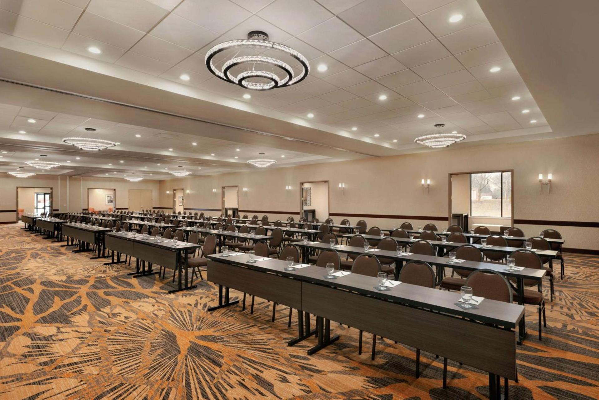 Embassy Suites by Hilton Milwaukee Brookfield photo 77