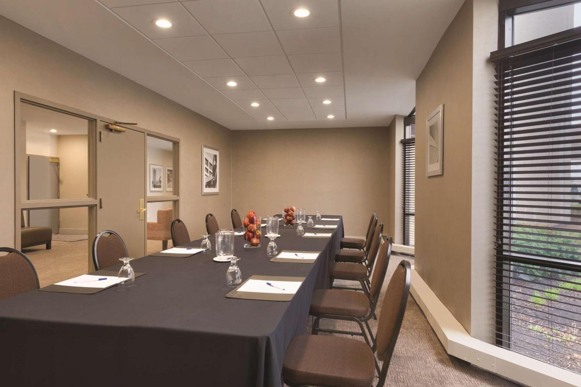 Embassy Suites by Hilton Milwaukee Brookfield photo 82