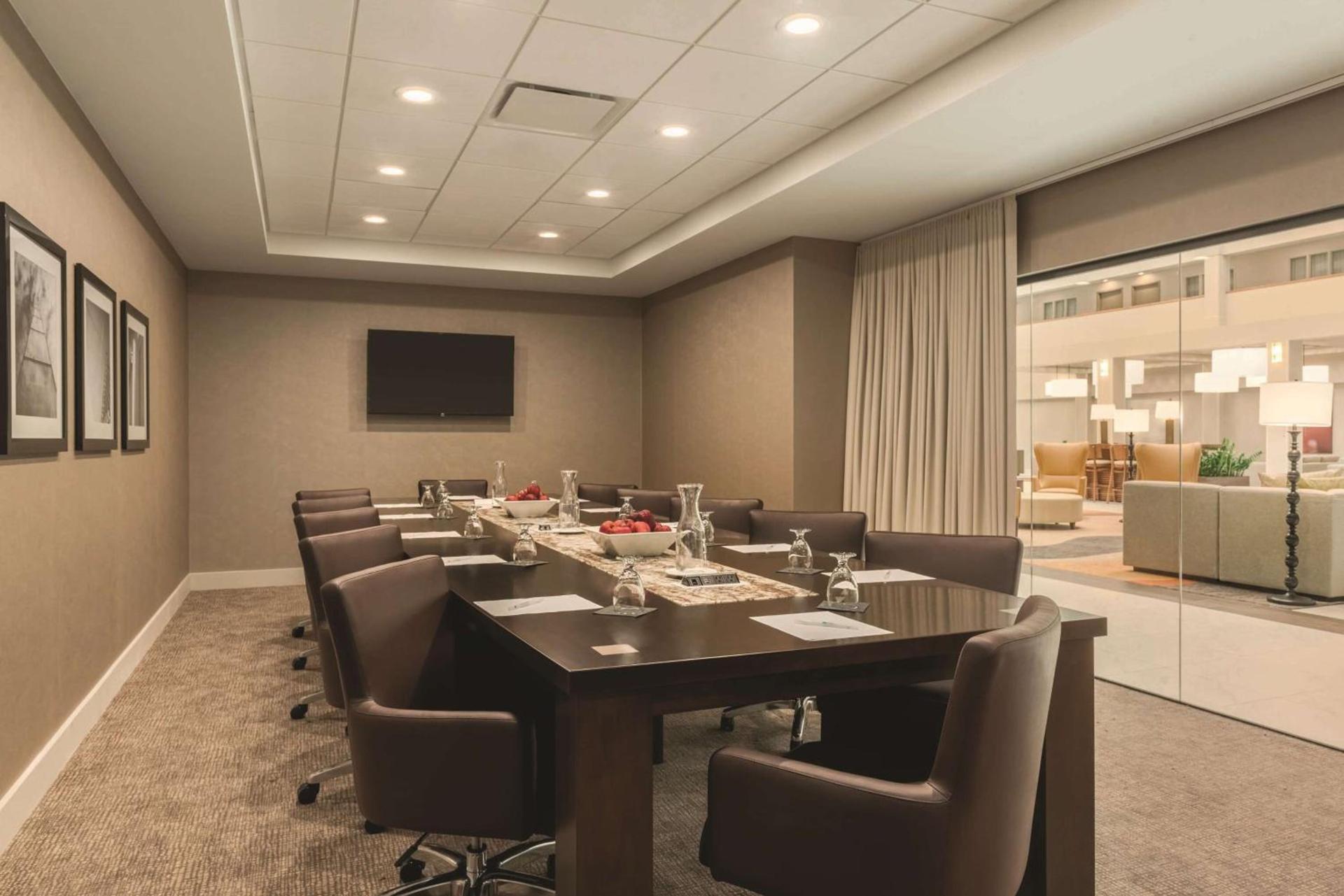 Embassy Suites by Hilton Milwaukee Brookfield photo 85