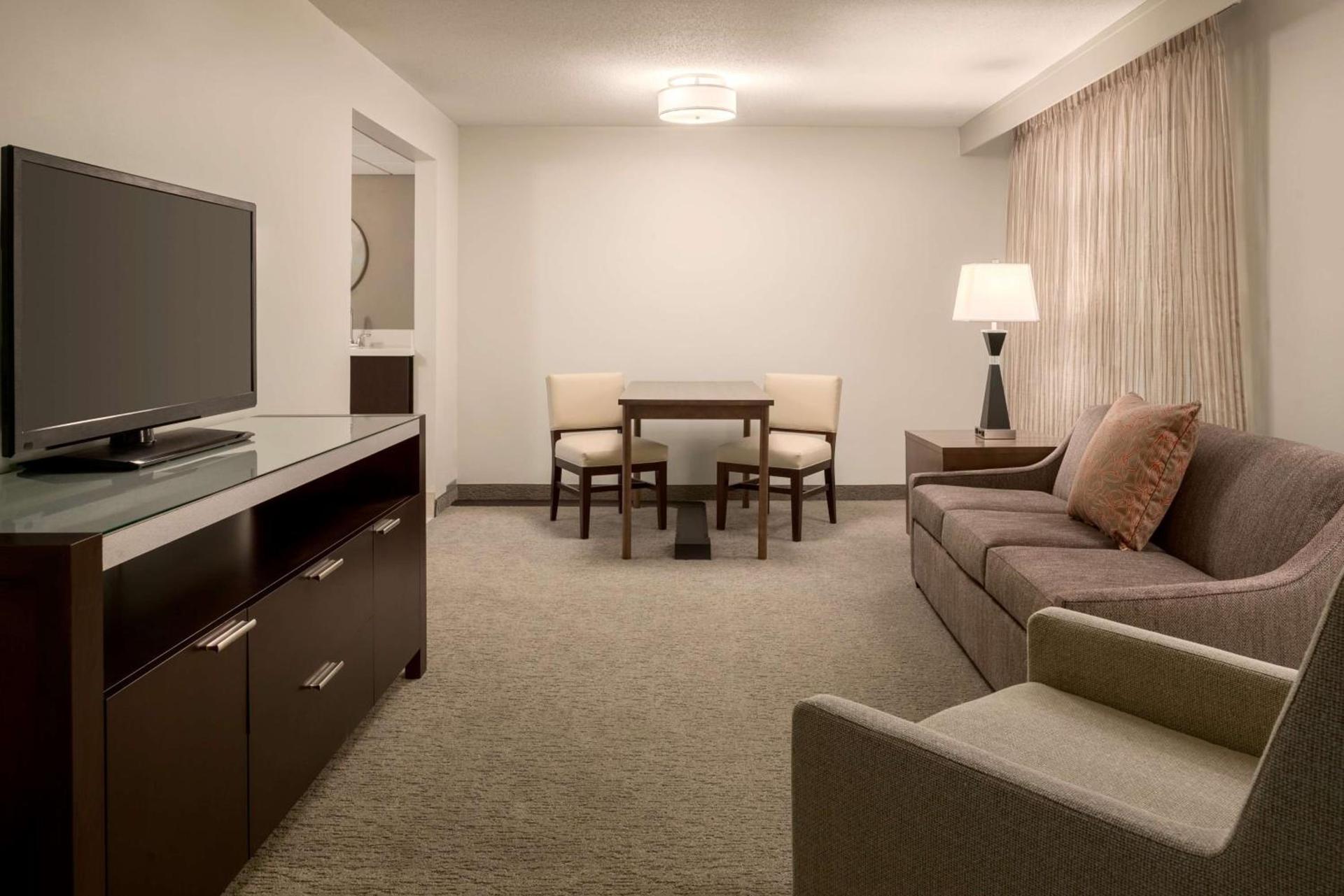 Embassy Suites by Hilton Milwaukee Brookfield photo 91