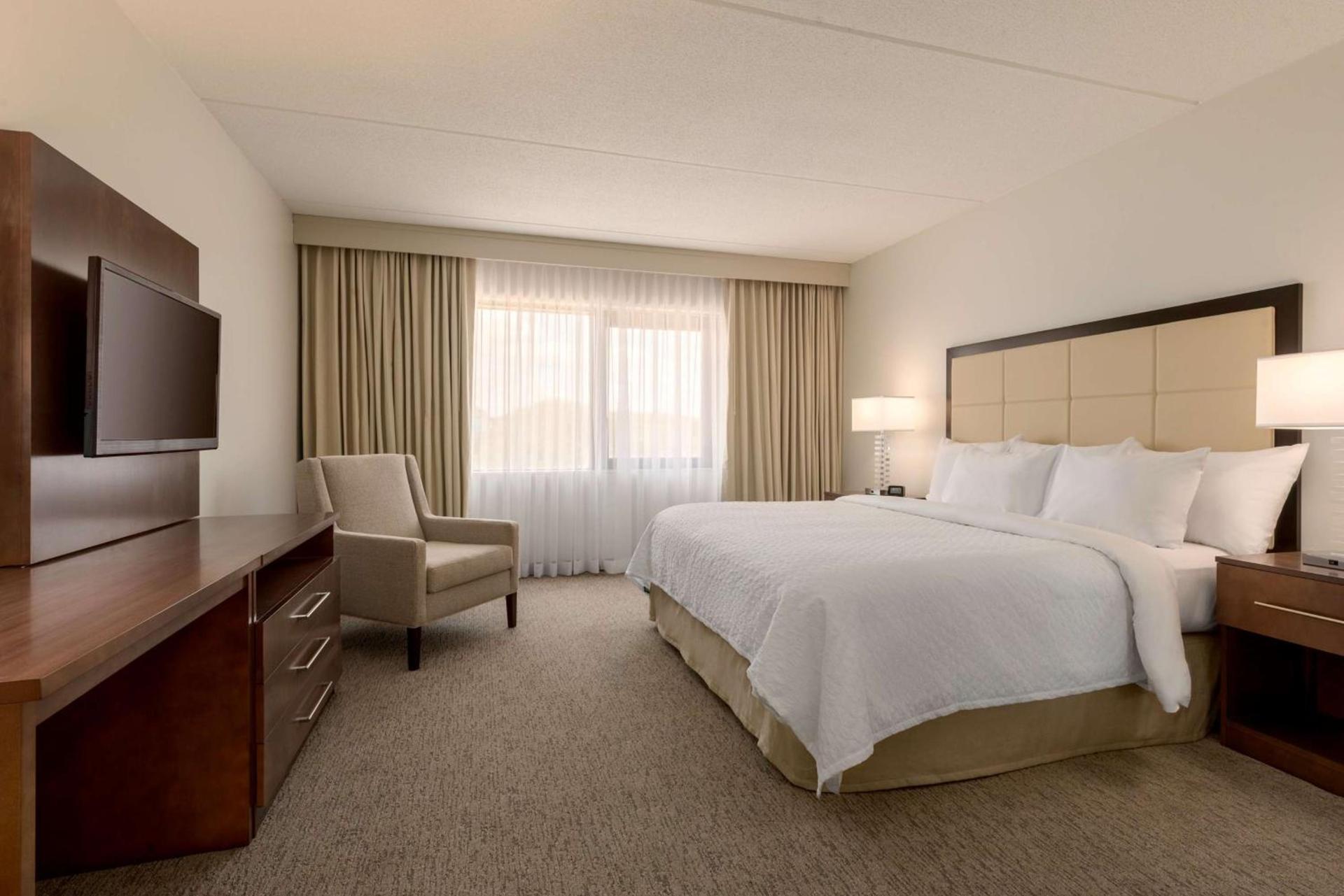 Embassy Suites by Hilton Milwaukee Brookfield photo 92