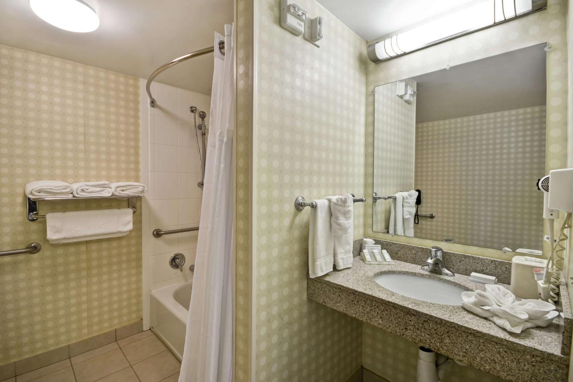 Hilton Garden Inn Riverhead photo 15