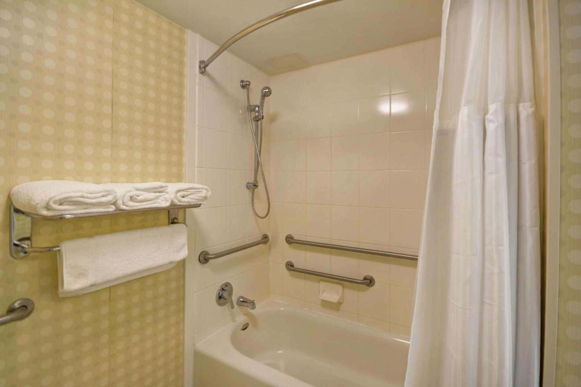 Hilton Garden Inn Riverhead photo 22