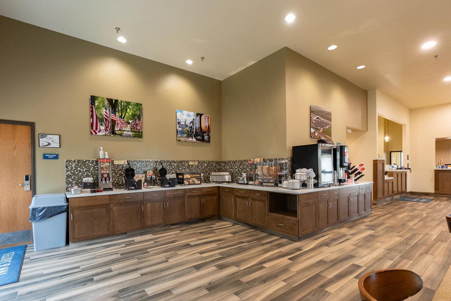 Cobblestone Hotel & Suites-Sheldon photo 7