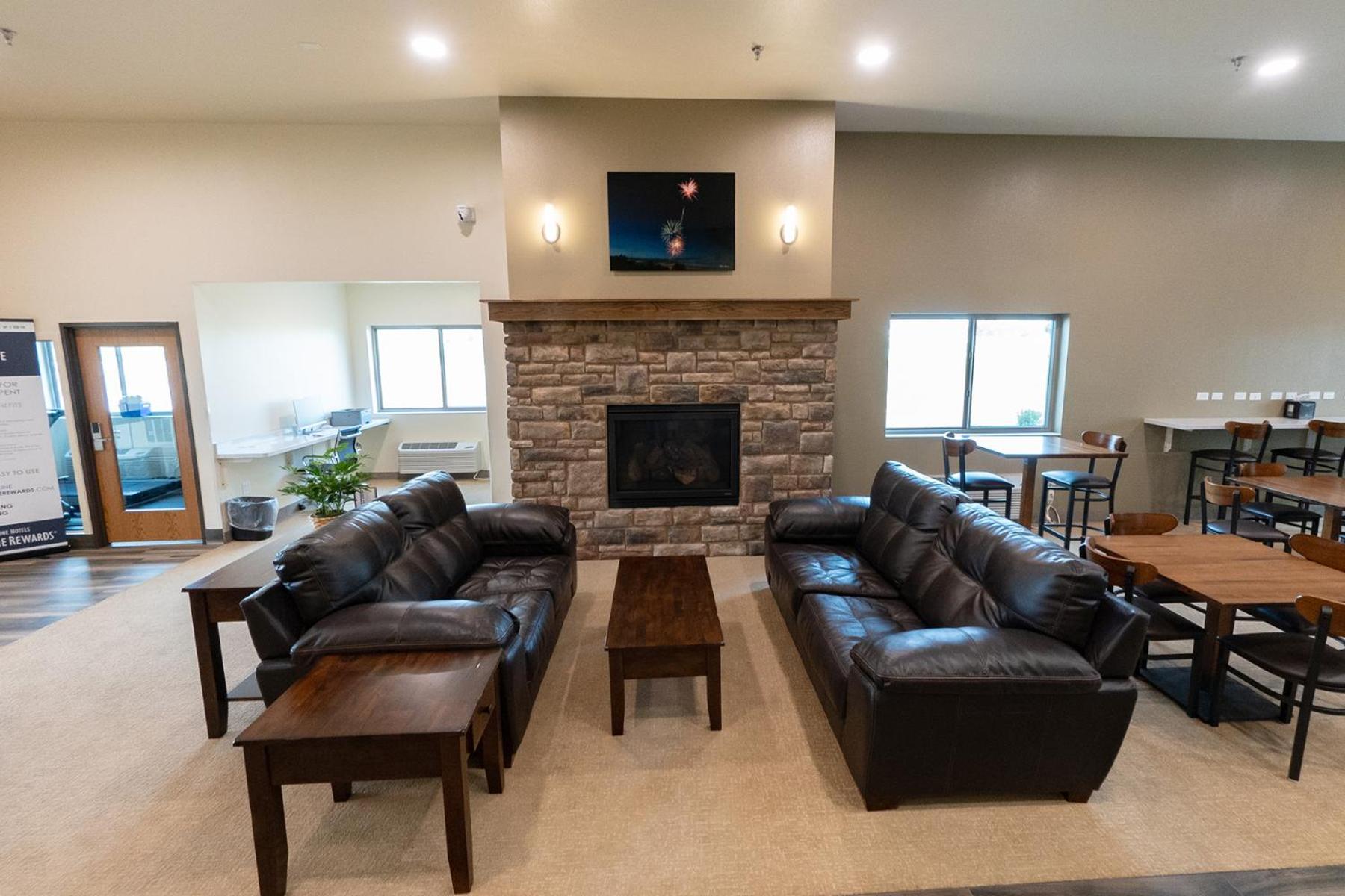 Cobblestone Hotel & Suites-Sheldon photo 5