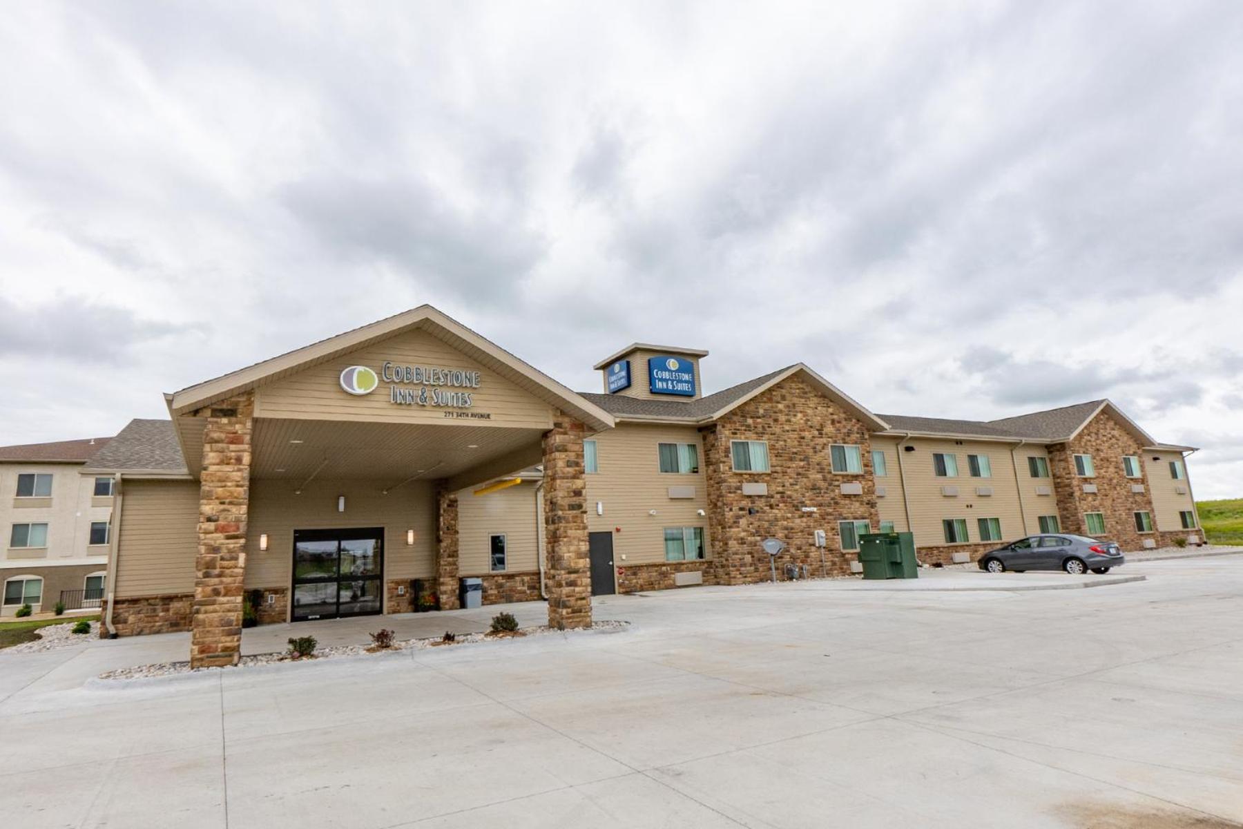 Cobblestone Hotel & Suites-Sheldon photo 2