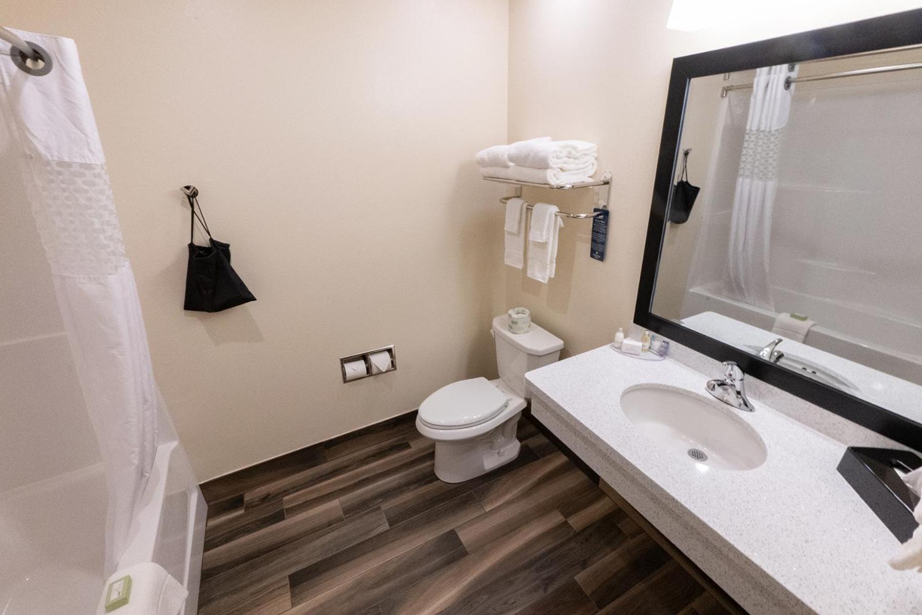 Cobblestone Hotel & Suites-Sheldon photo 14