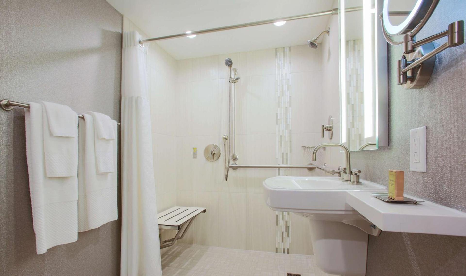 DoubleTree by Hilton Chicago/Alsip photo 12