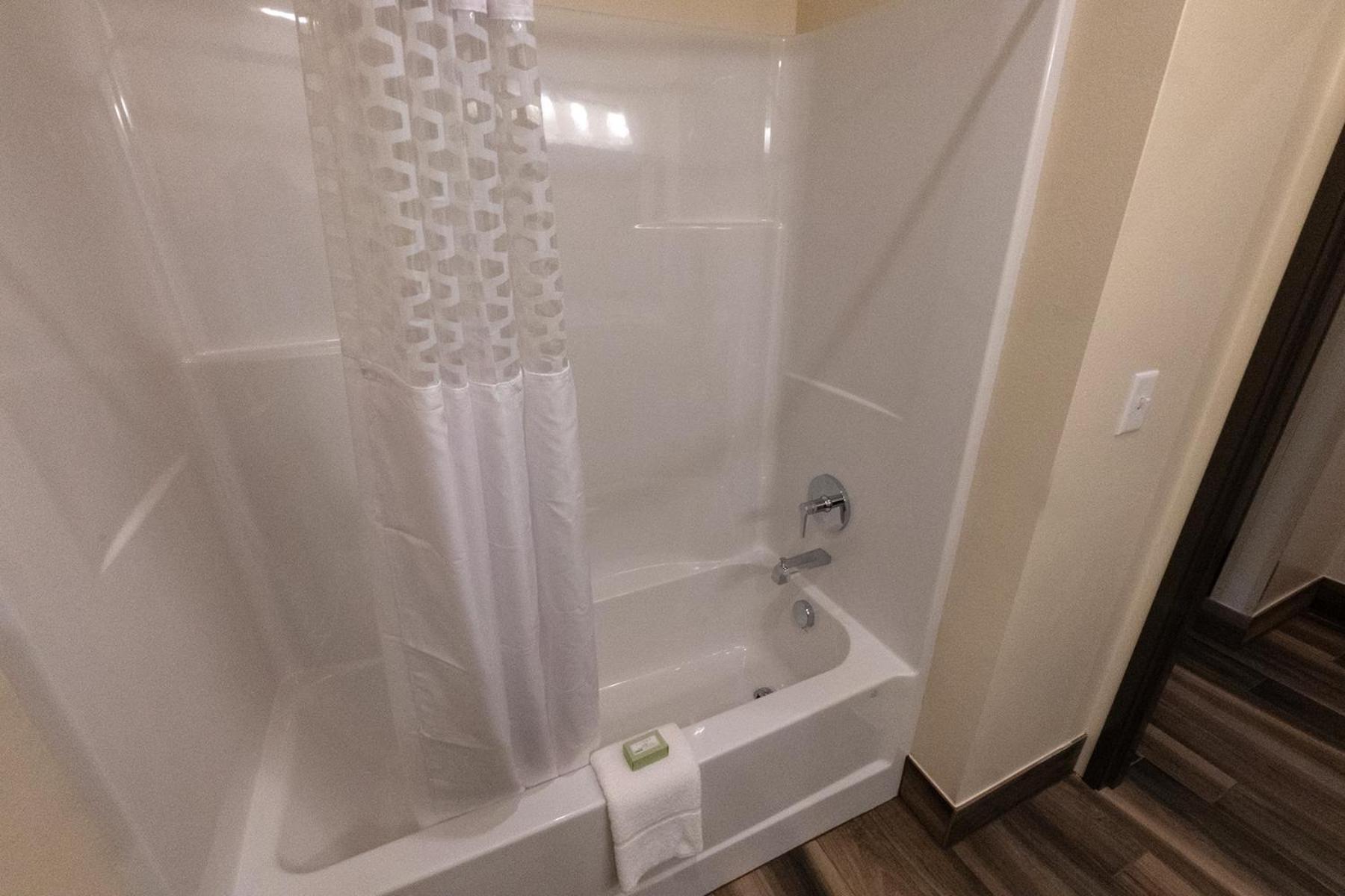 Cobblestone Hotel & Suites-Sheldon photo 27