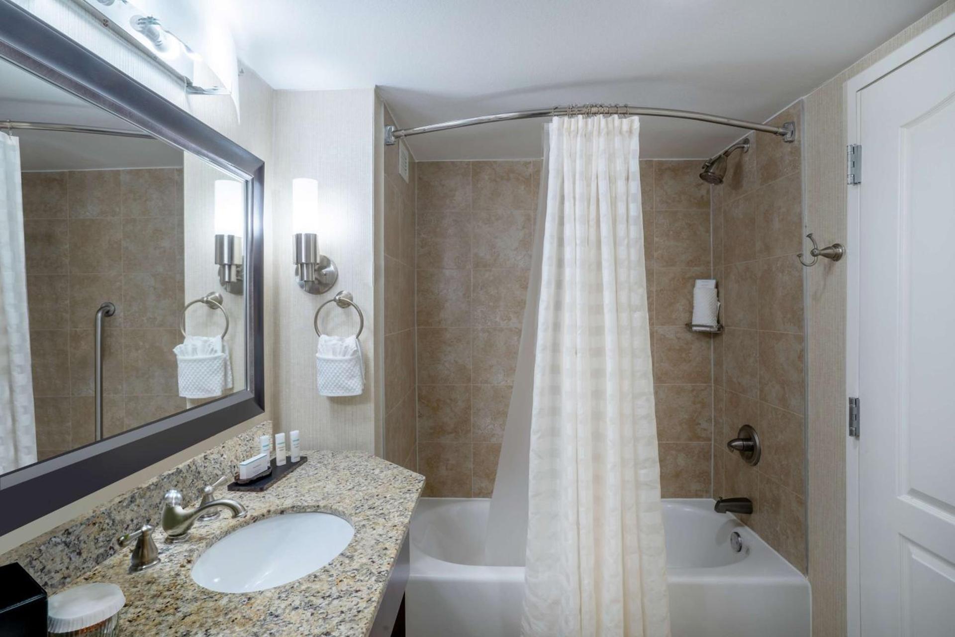 Embassy Suites Nashville - at Vanderbilt photo 18