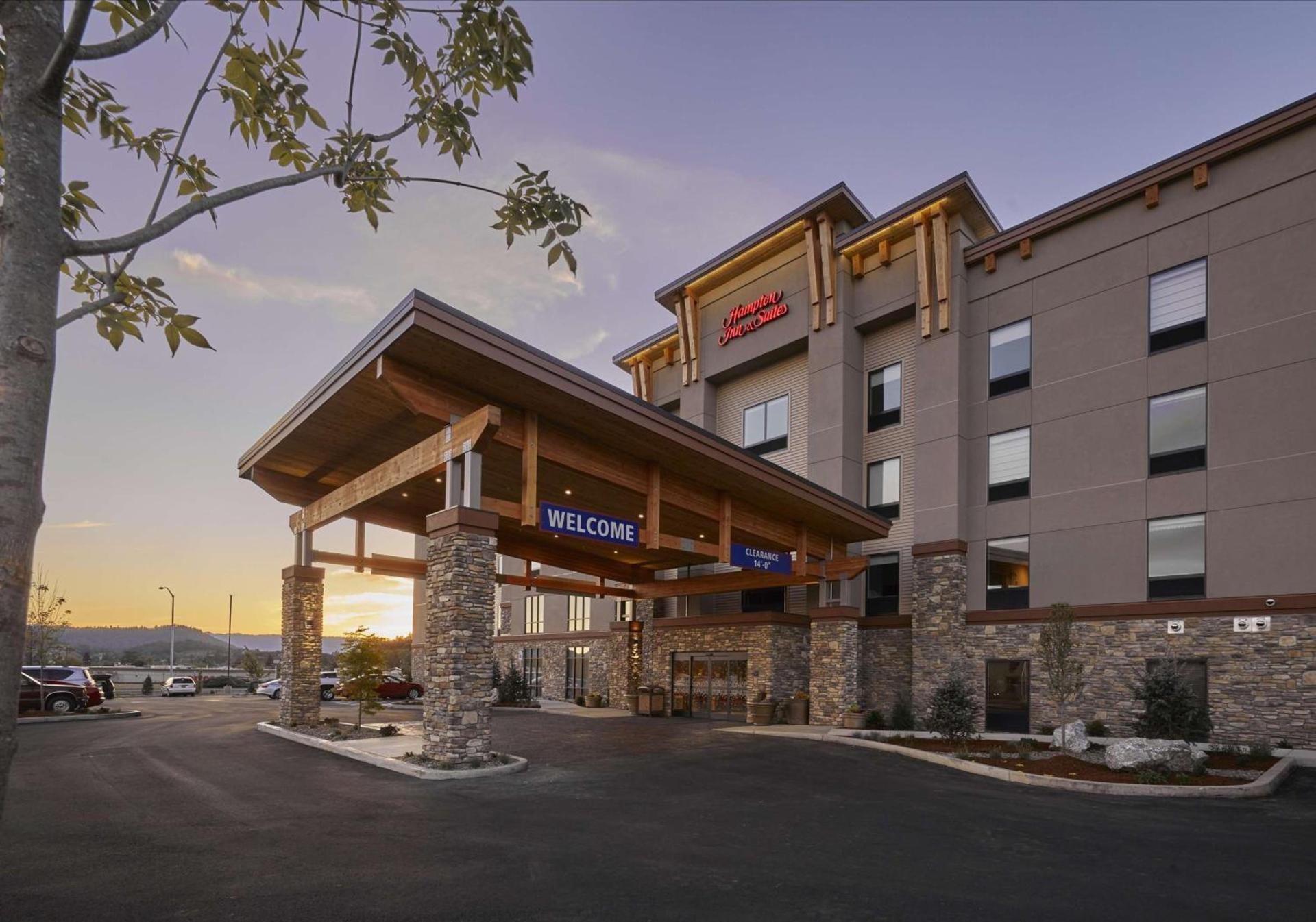 Hampton Inn & Suites Roseburg photo 4