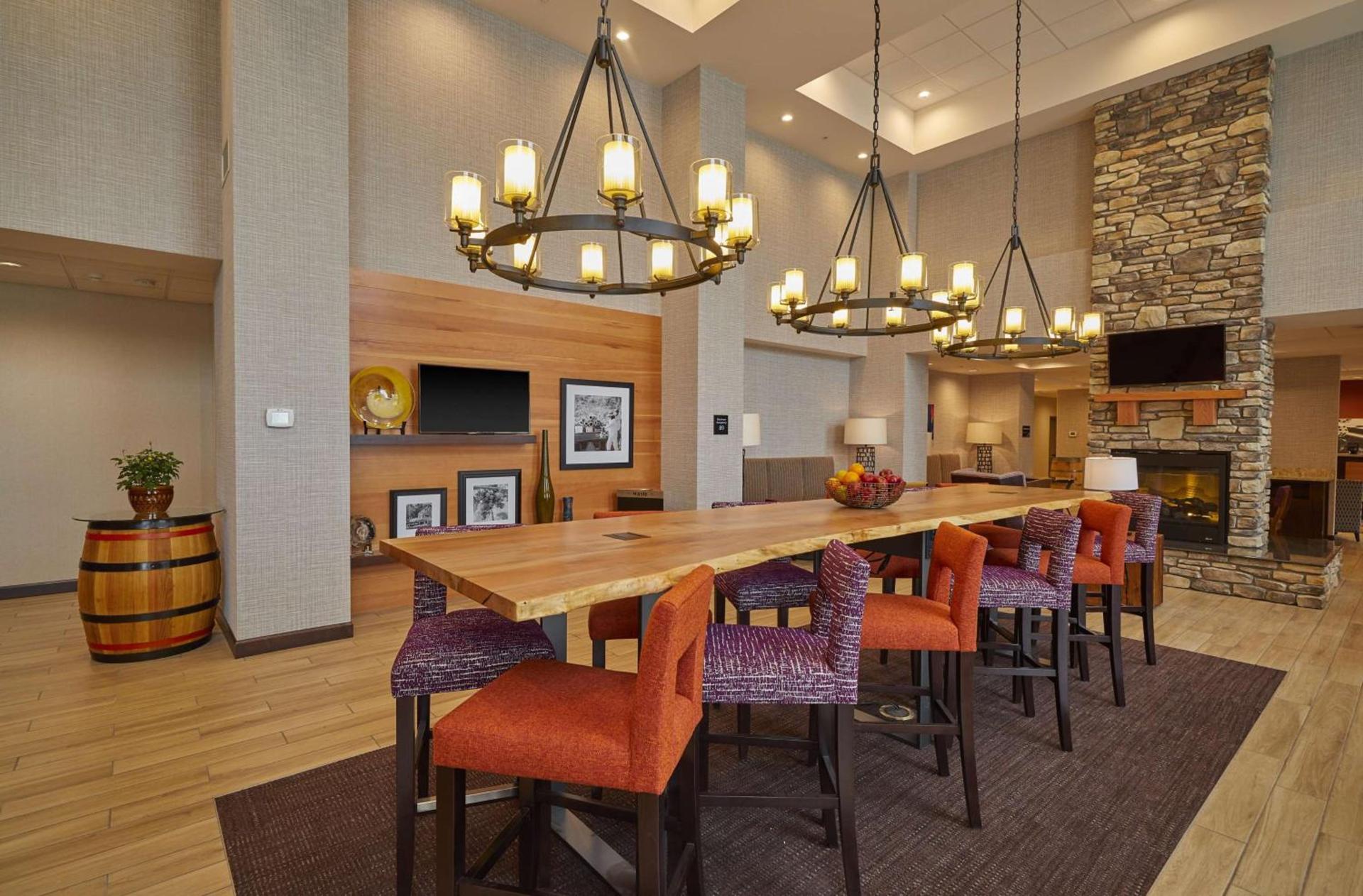 Hampton Inn & Suites Roseburg photo 6