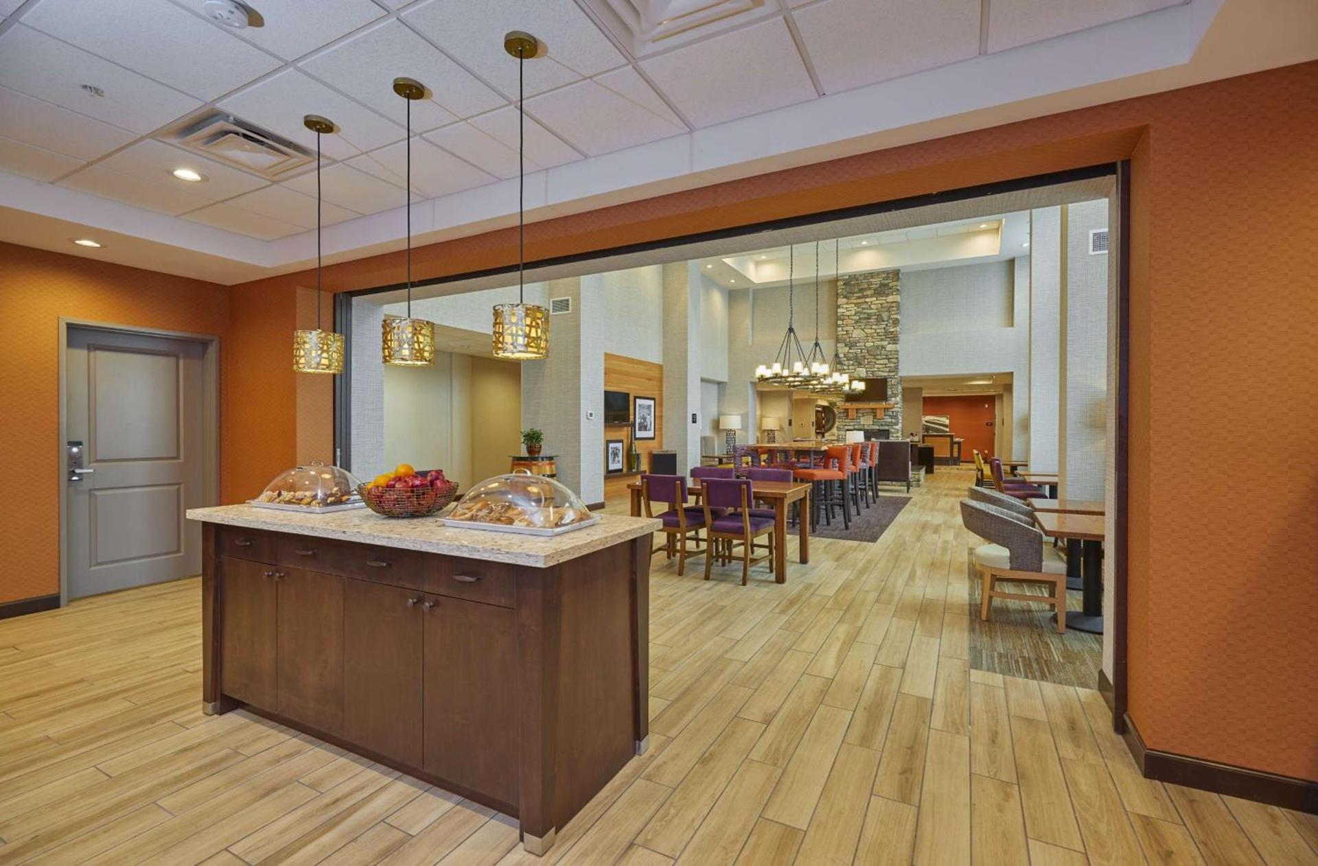 Hampton Inn & Suites Roseburg photo 8