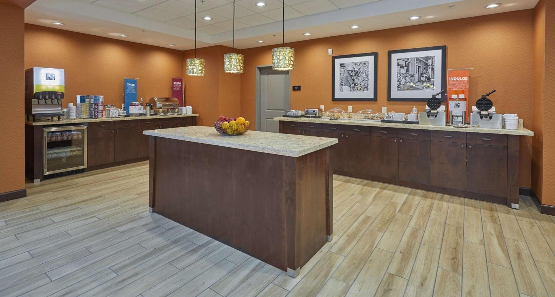 Hampton Inn & Suites Roseburg photo 9