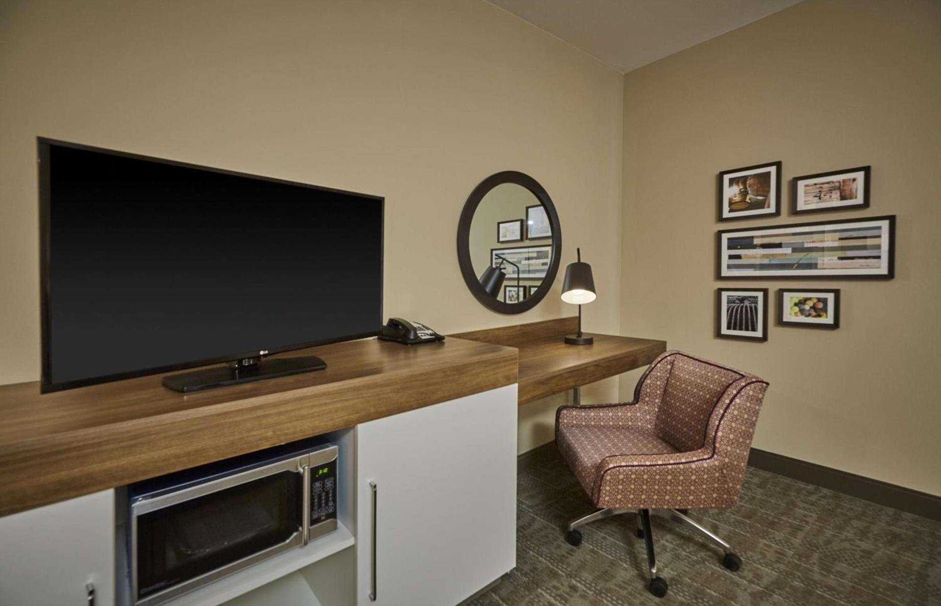 Hampton Inn & Suites Roseburg photo 15