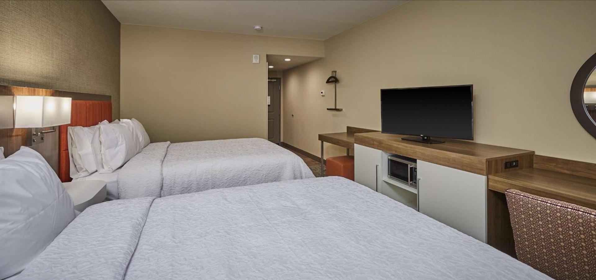 Hampton Inn & Suites Roseburg photo 17