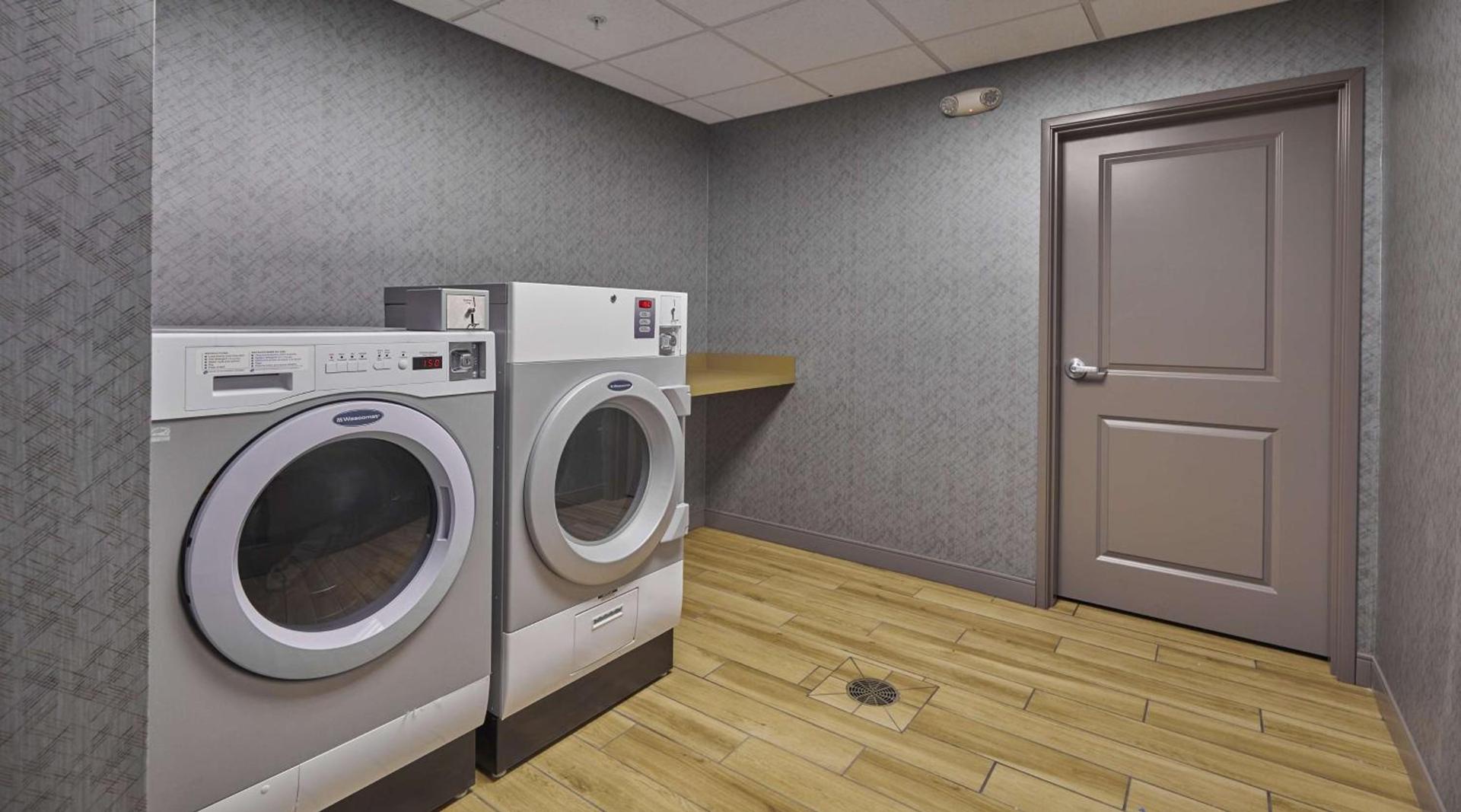 Hampton Inn & Suites Roseburg photo 26