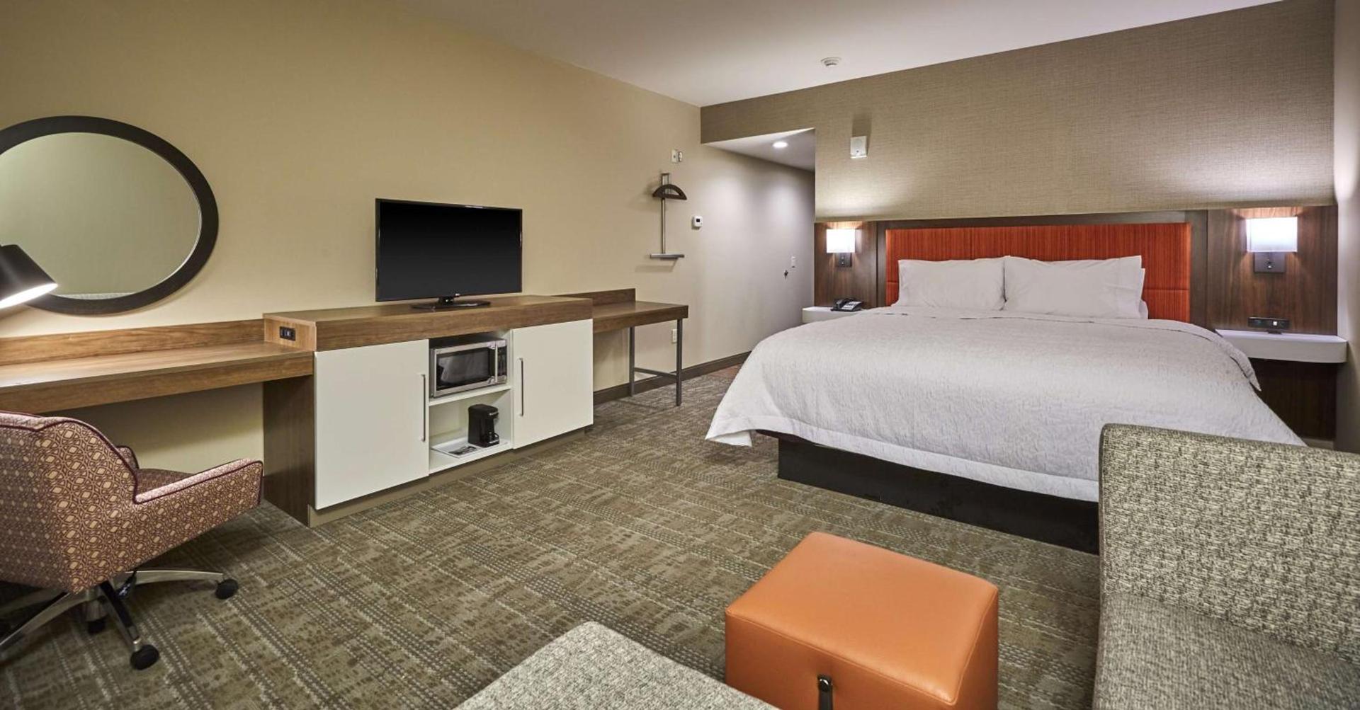 Hampton Inn & Suites Roseburg photo 27