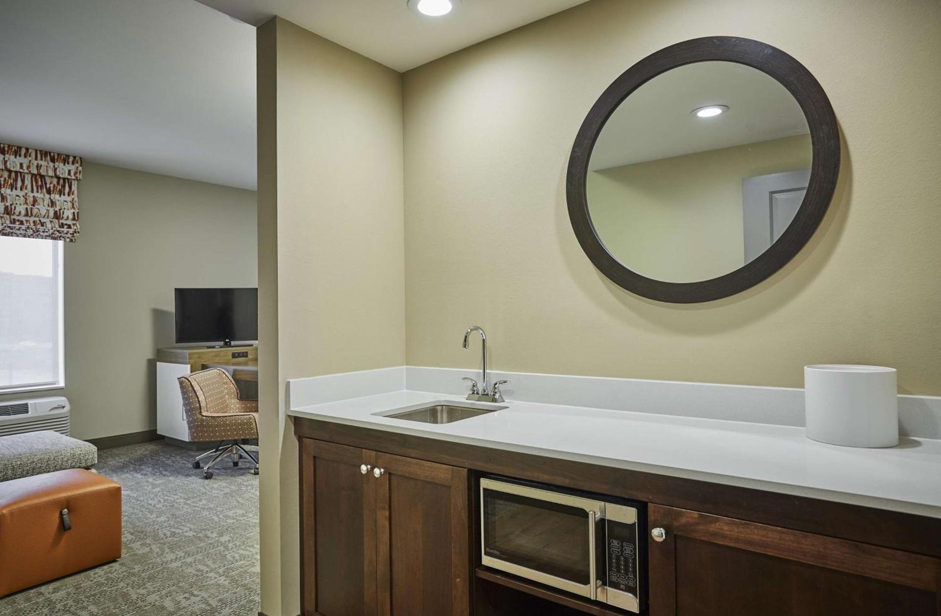 Hampton Inn & Suites Roseburg photo 28