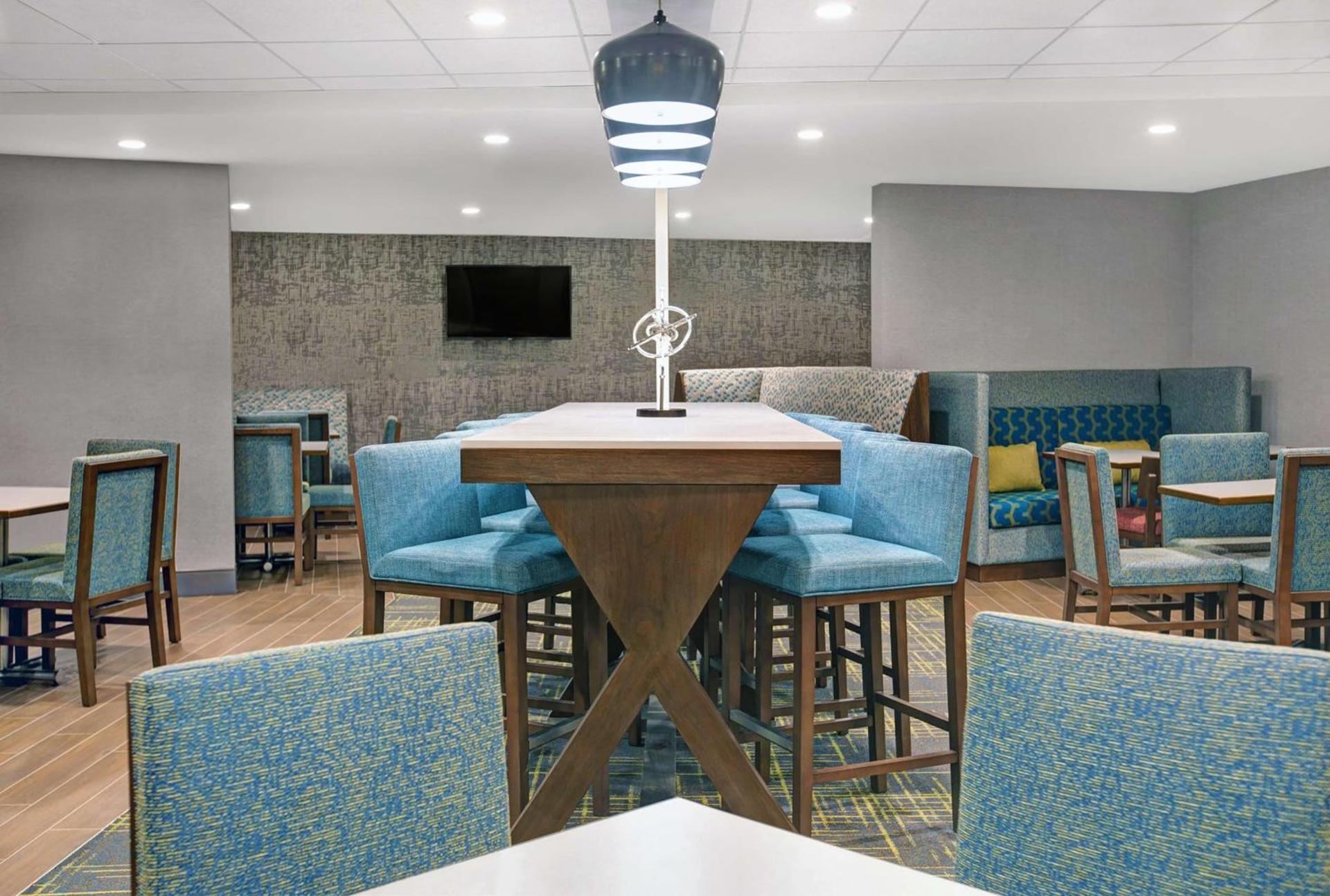Hampton Inn Westfield photo 9