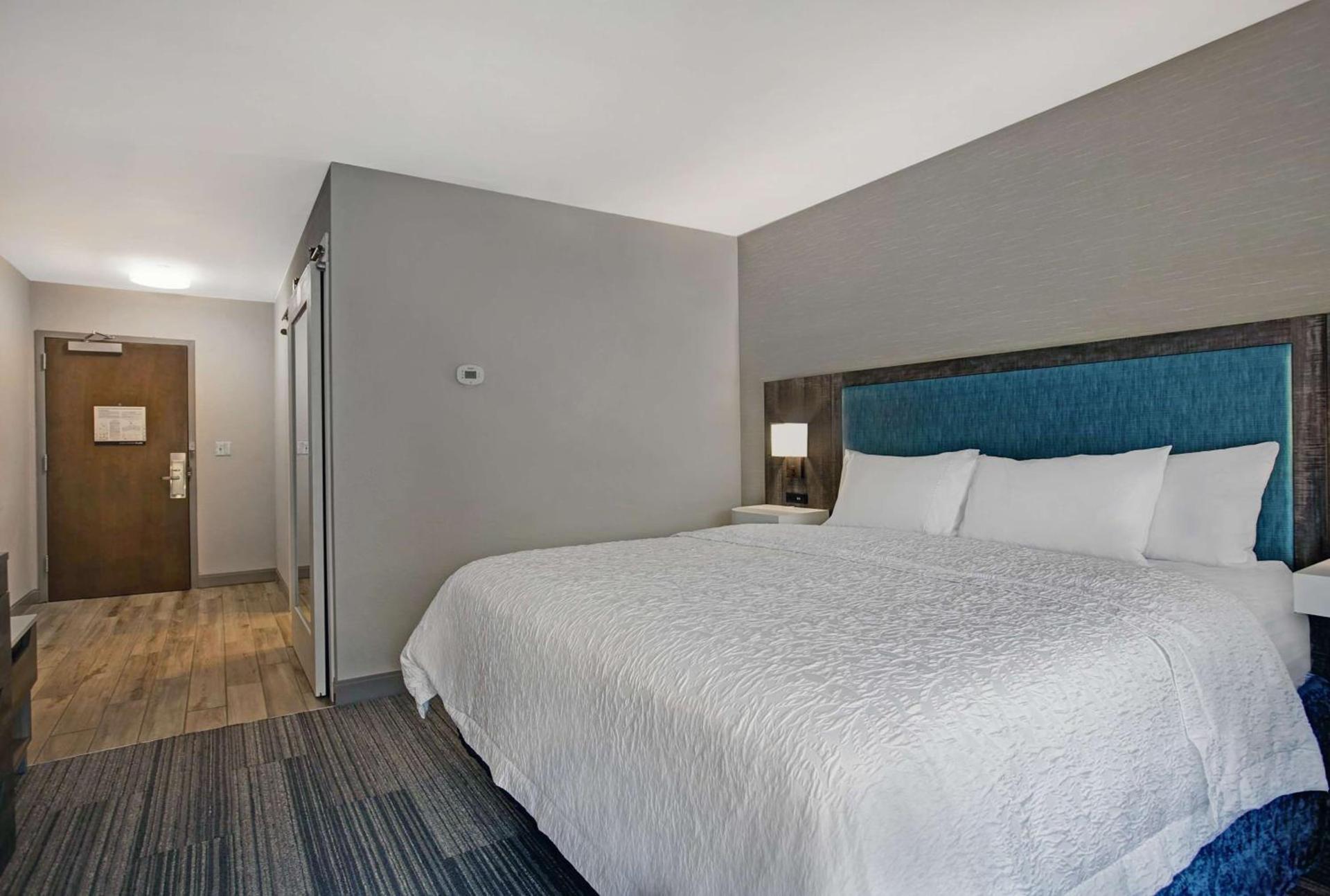 Hampton Inn Westfield photo 17