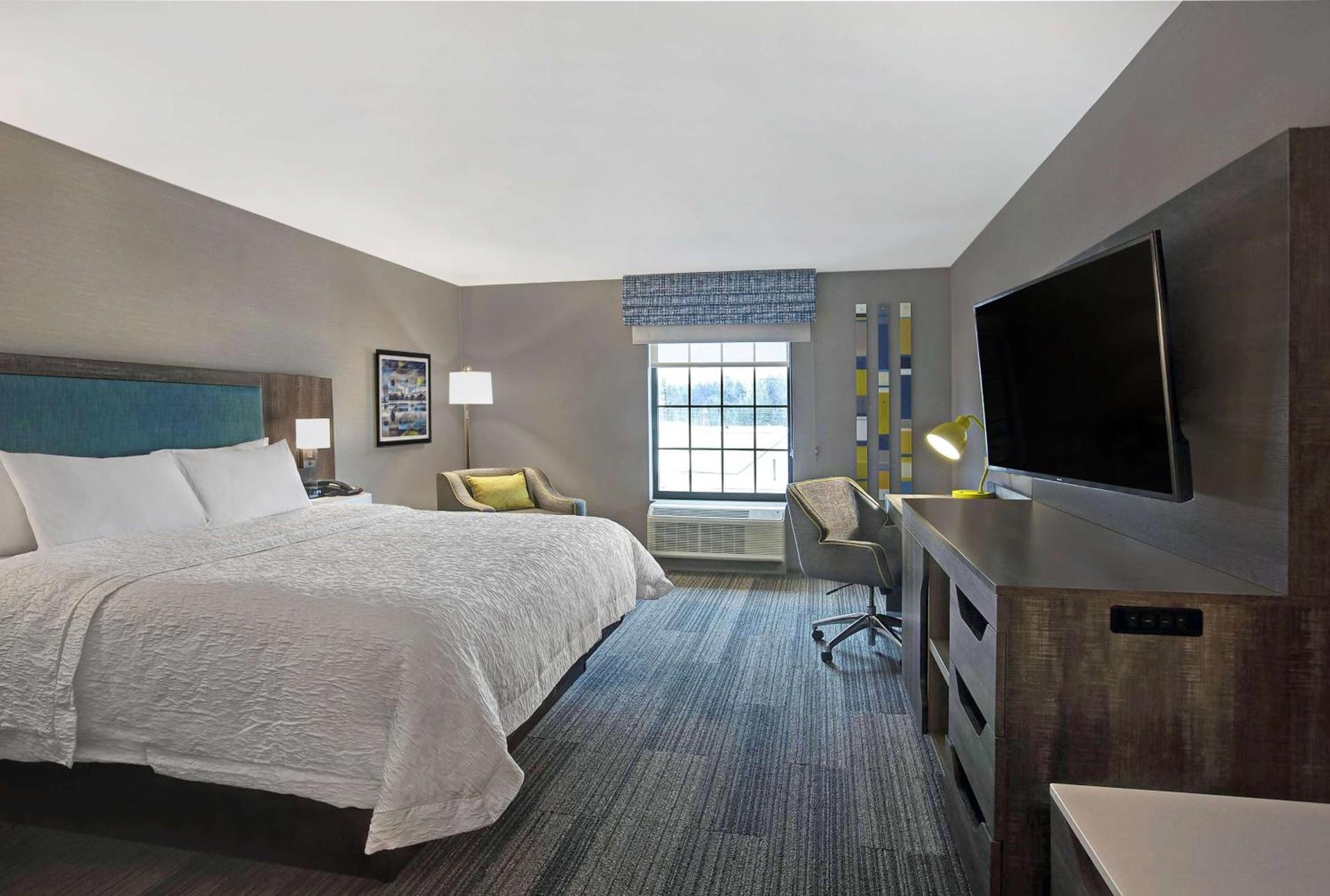 Hampton Inn Westfield photo 19