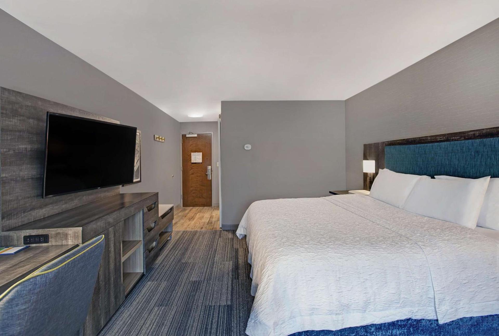 Hampton Inn Westfield photo 20