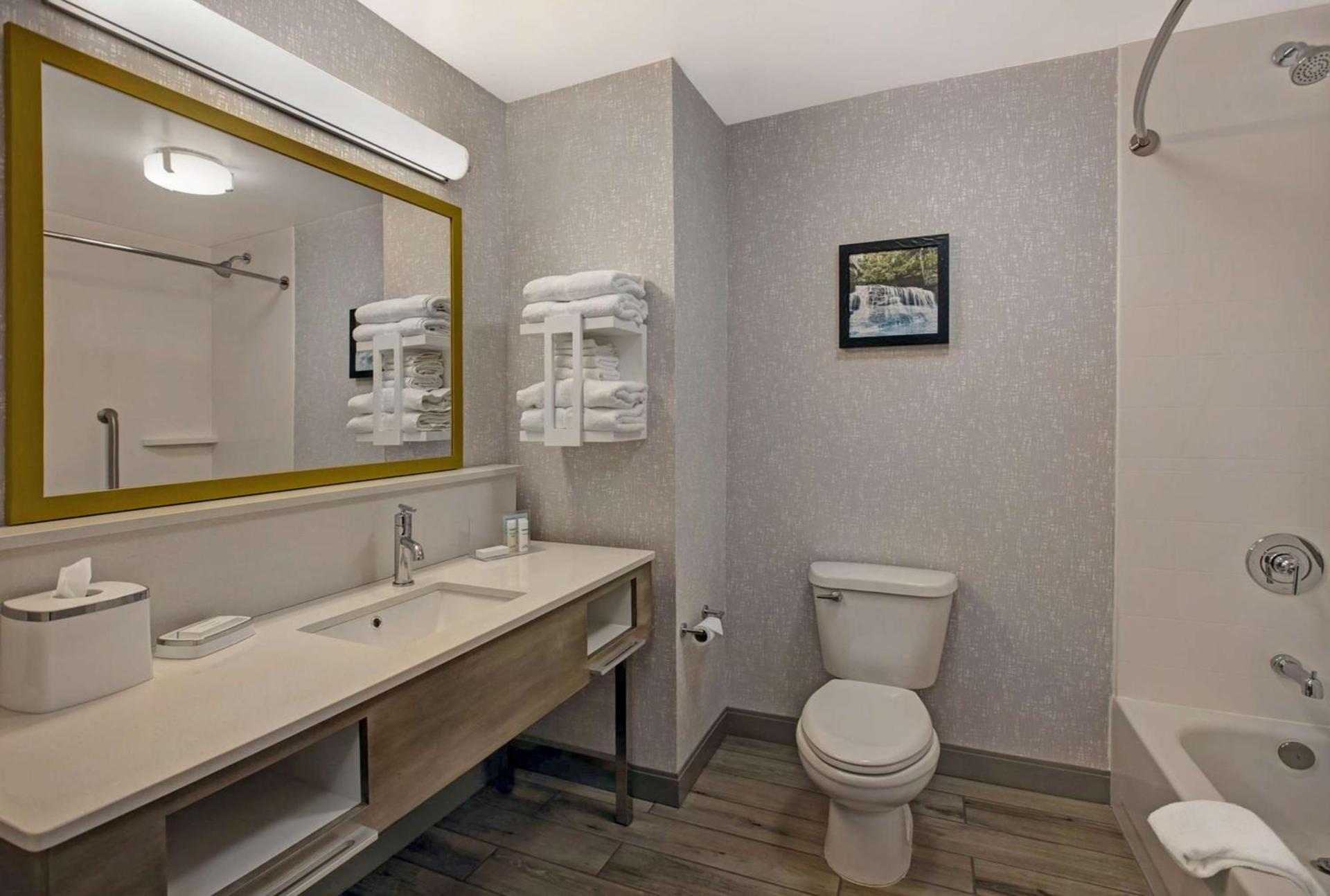 Hampton Inn Westfield photo 21