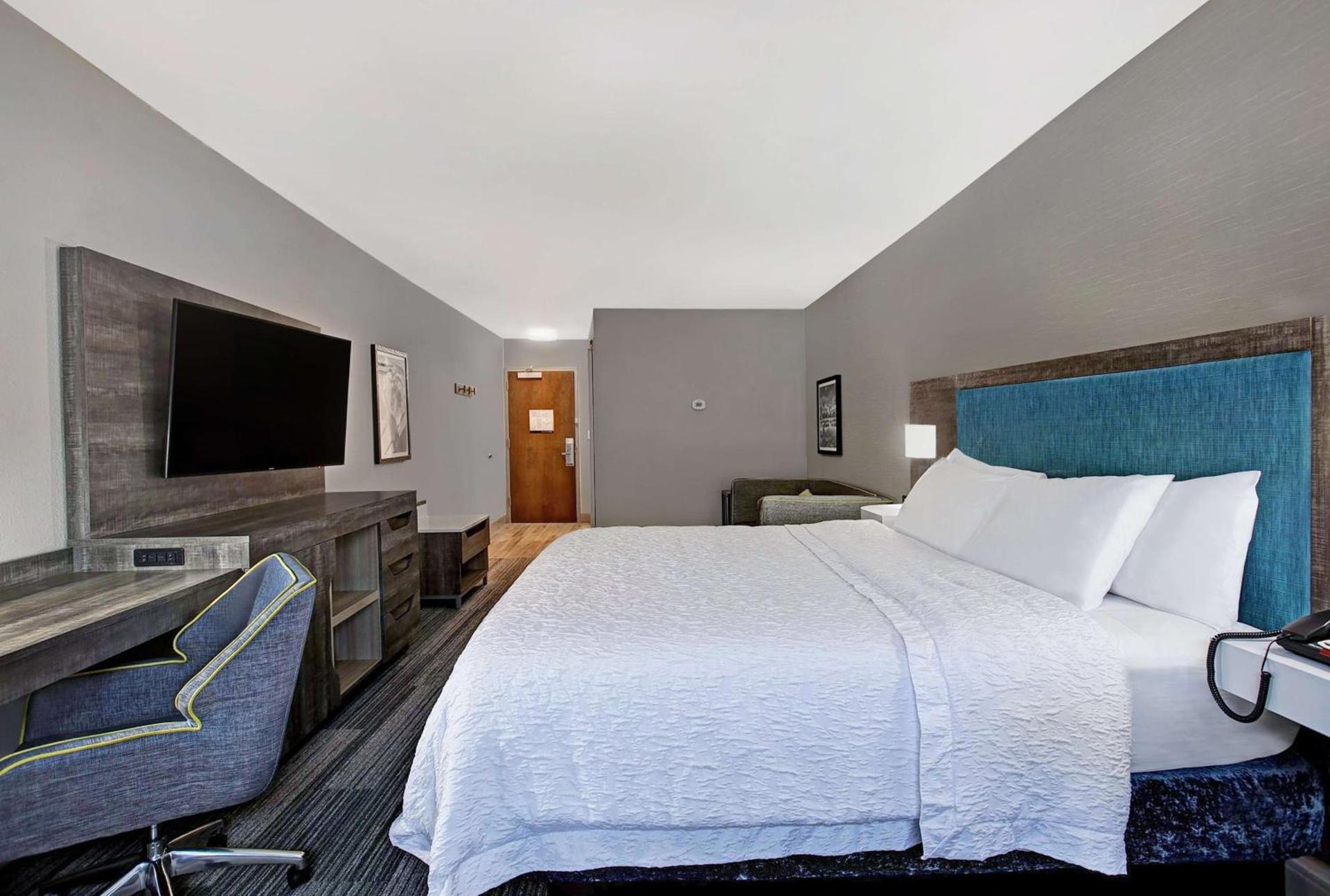 Hampton Inn Westfield photo 23