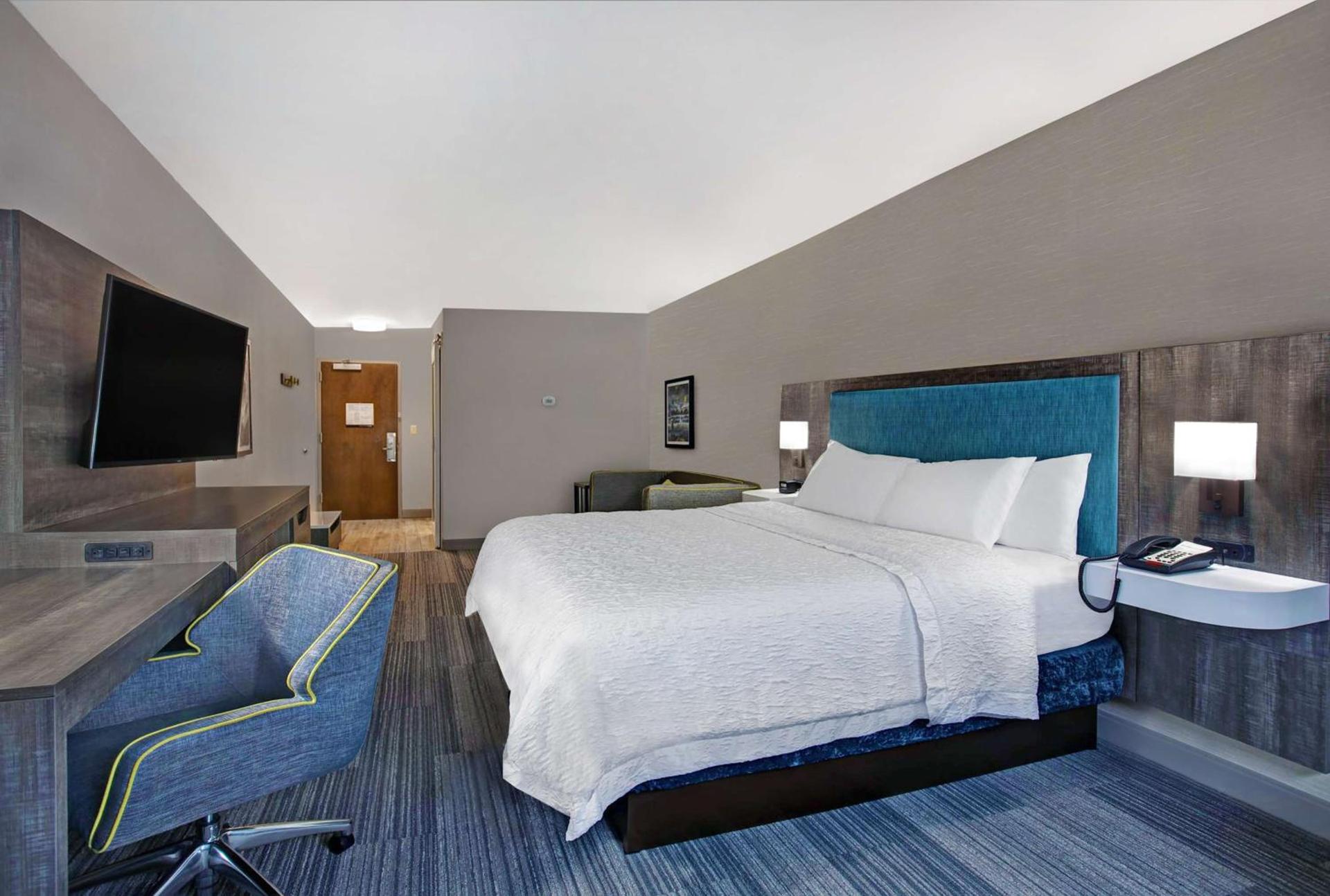 Hampton Inn Westfield photo 32