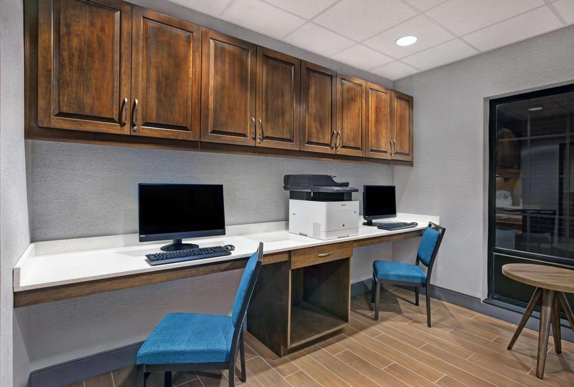 Hampton Inn Westfield photo 33