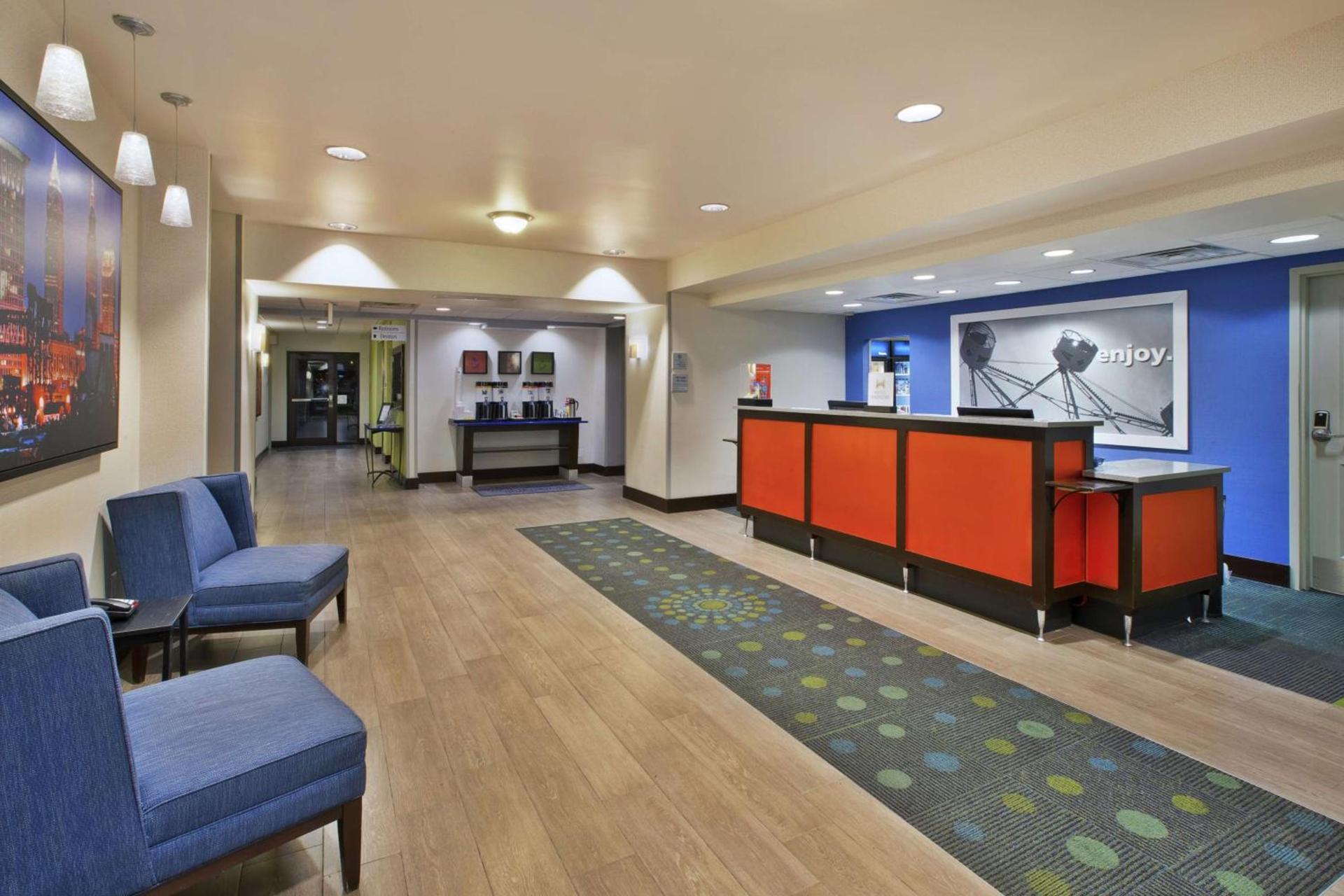 Hampton Inn & Suites - Elyria photo 2