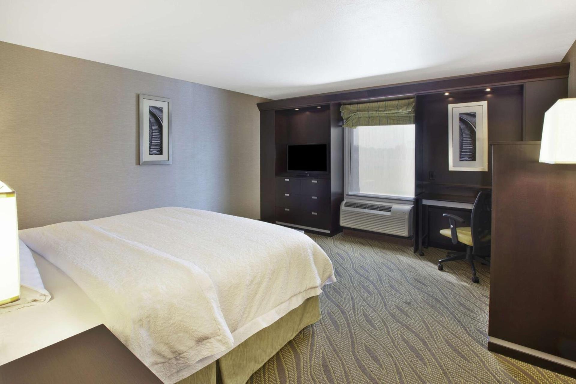 Hampton Inn & Suites - Elyria photo 10