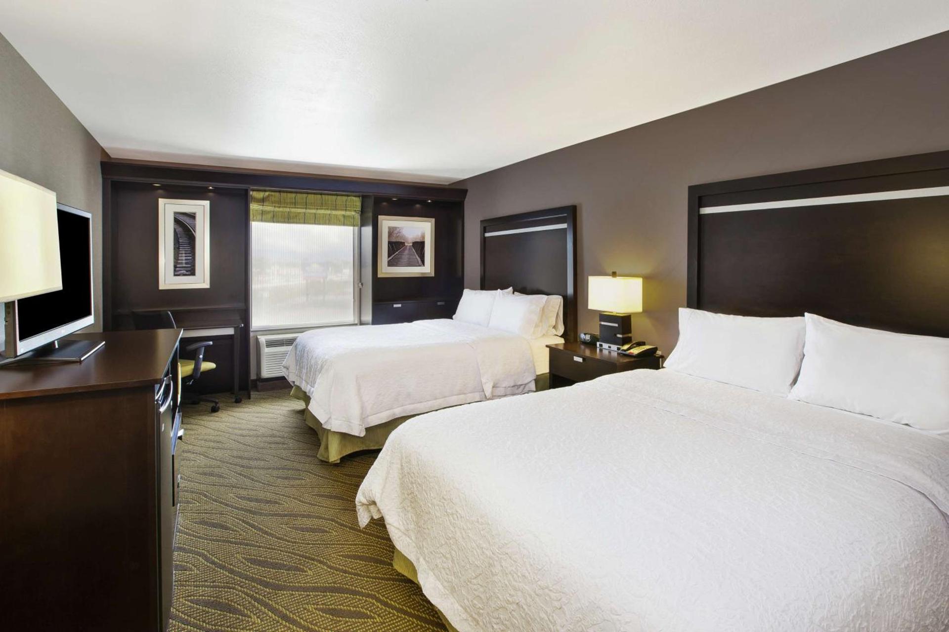 Hampton Inn & Suites - Elyria photo 11