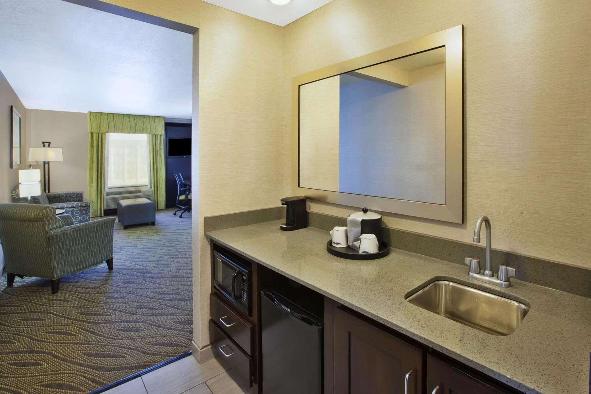 Hampton Inn & Suites - Elyria photo 18